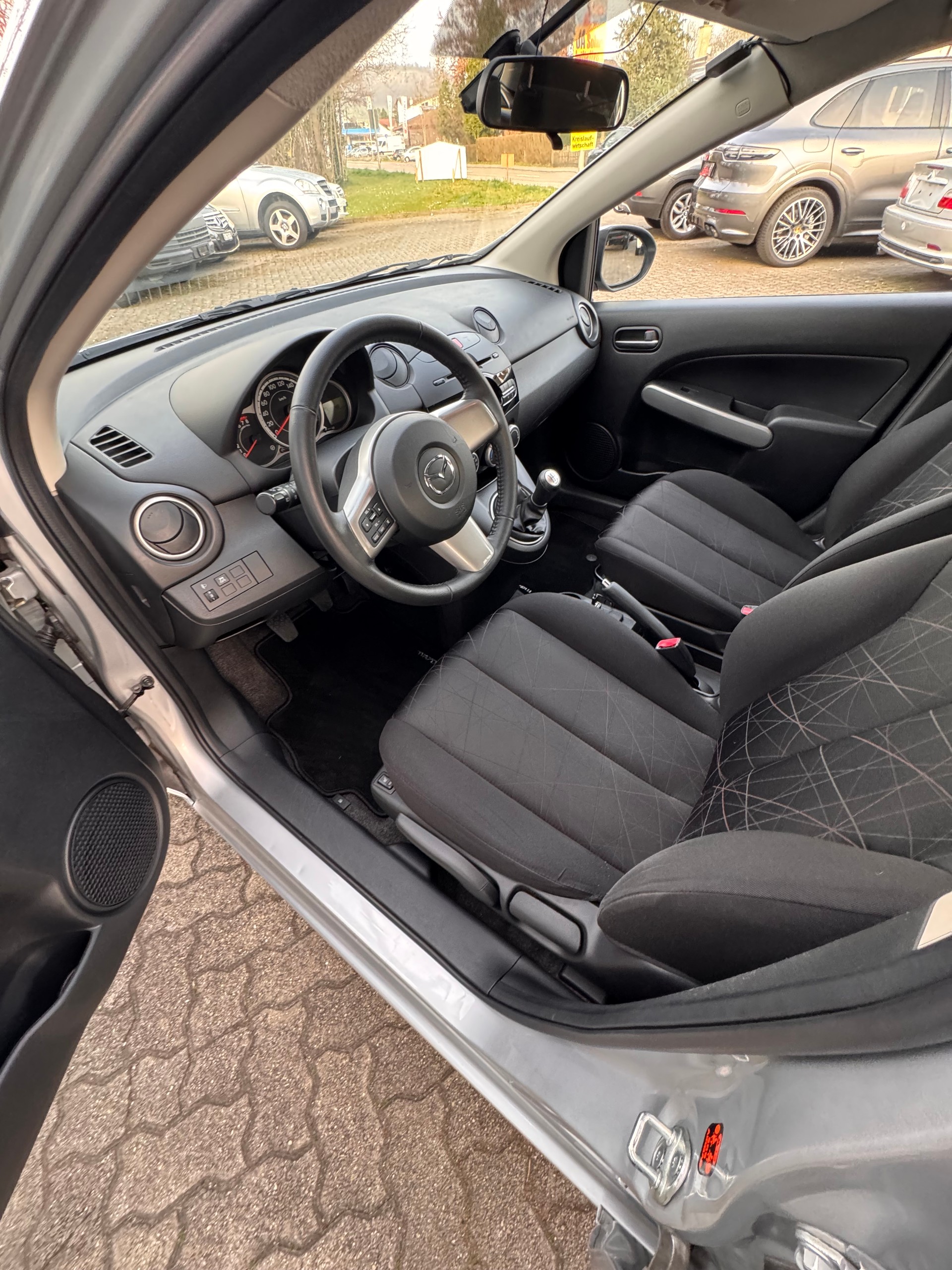 MAZDA 2 1.3i 16V Exclusive-image-10