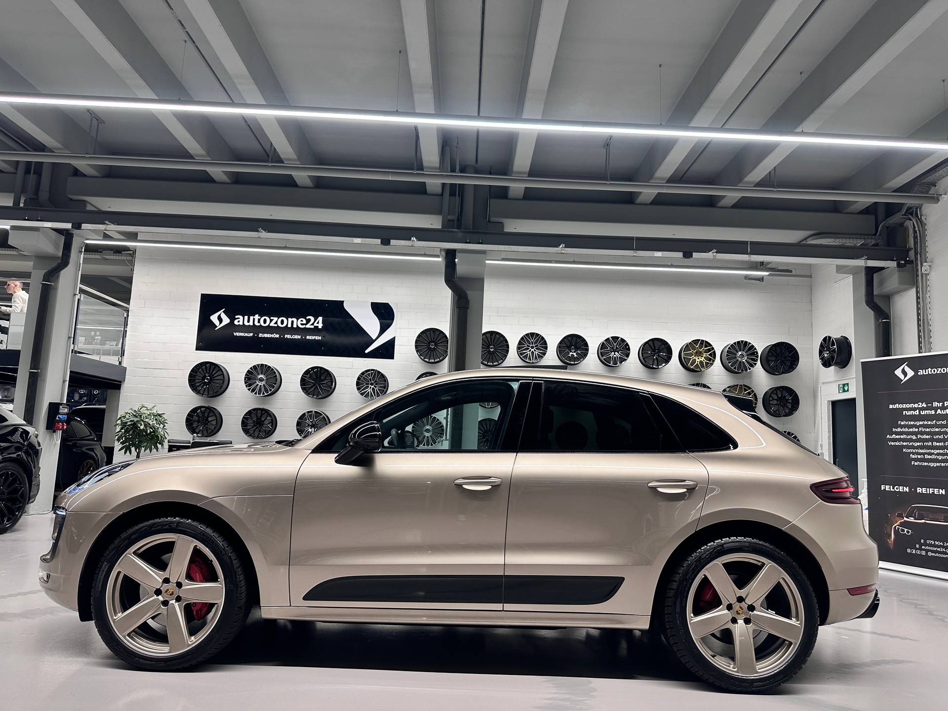 PORSCHE Macan 3.0 V6 GTS (Porsche Approved bis 7.12.2026)-showroom-element-3