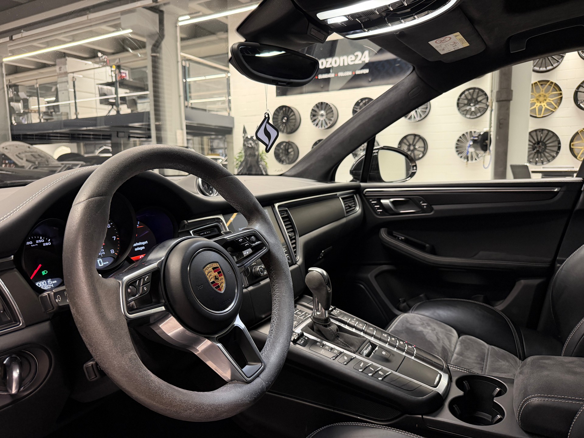 PORSCHE Macan 3.0 V6 GTS (Porsche Approved bis 7.12.2026)-image-14