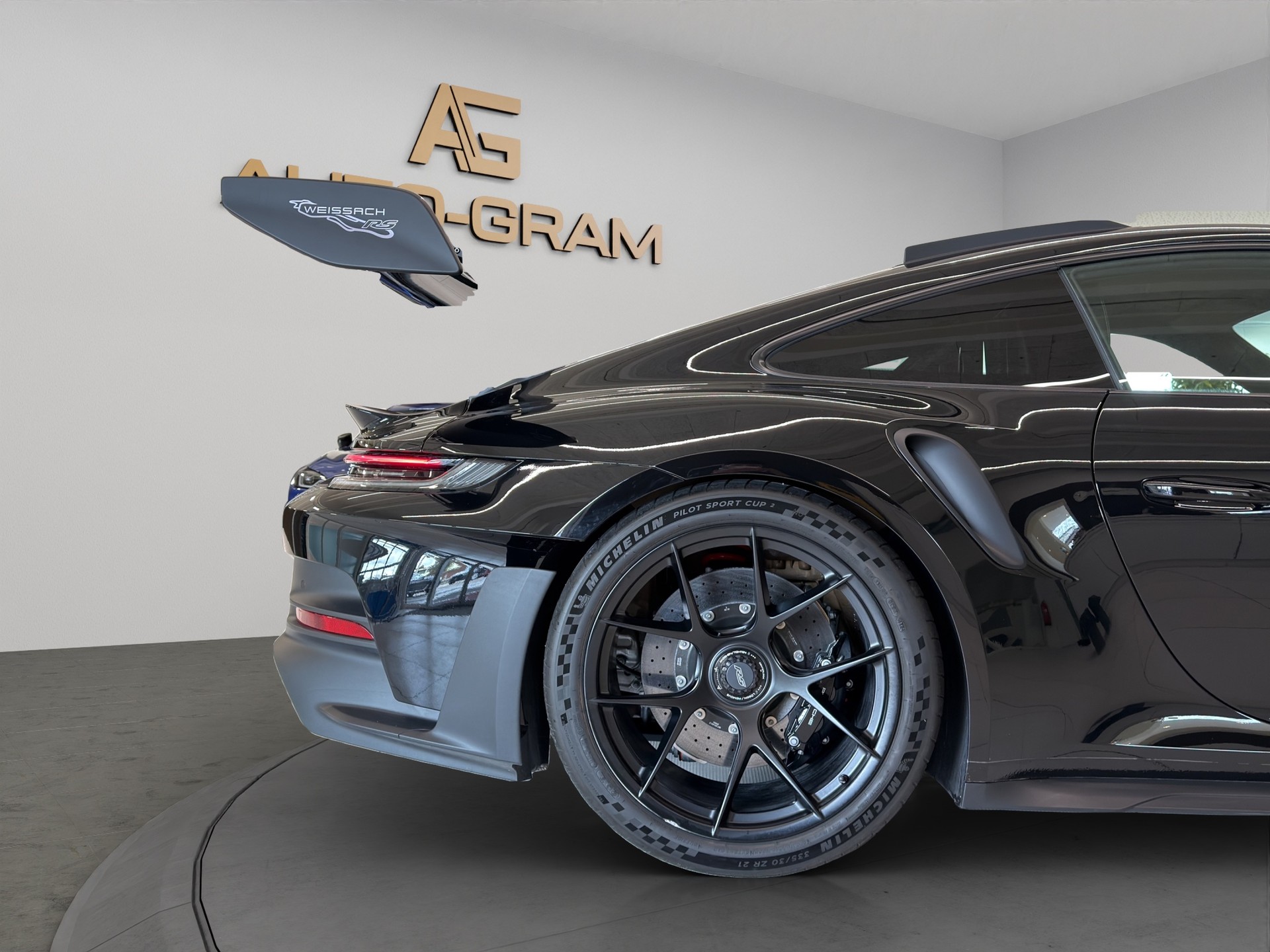 PORSCHE 911 GT3 RS Weissach-Paket-image-9