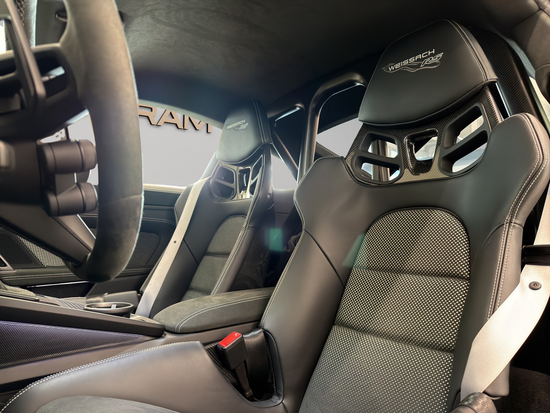 PORSCHE 911 GT3 RS Weissach-Paket-image-12