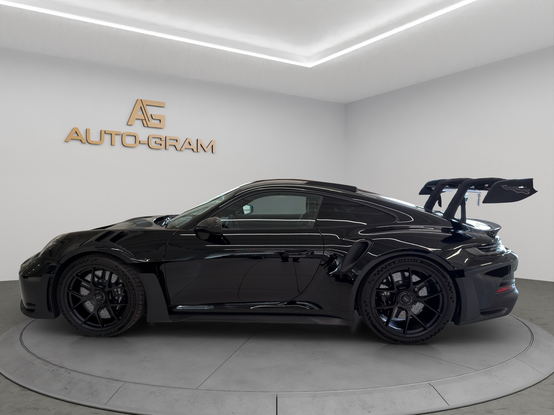 PORSCHE 911 GT3 RS Weissach-Paket-image-1