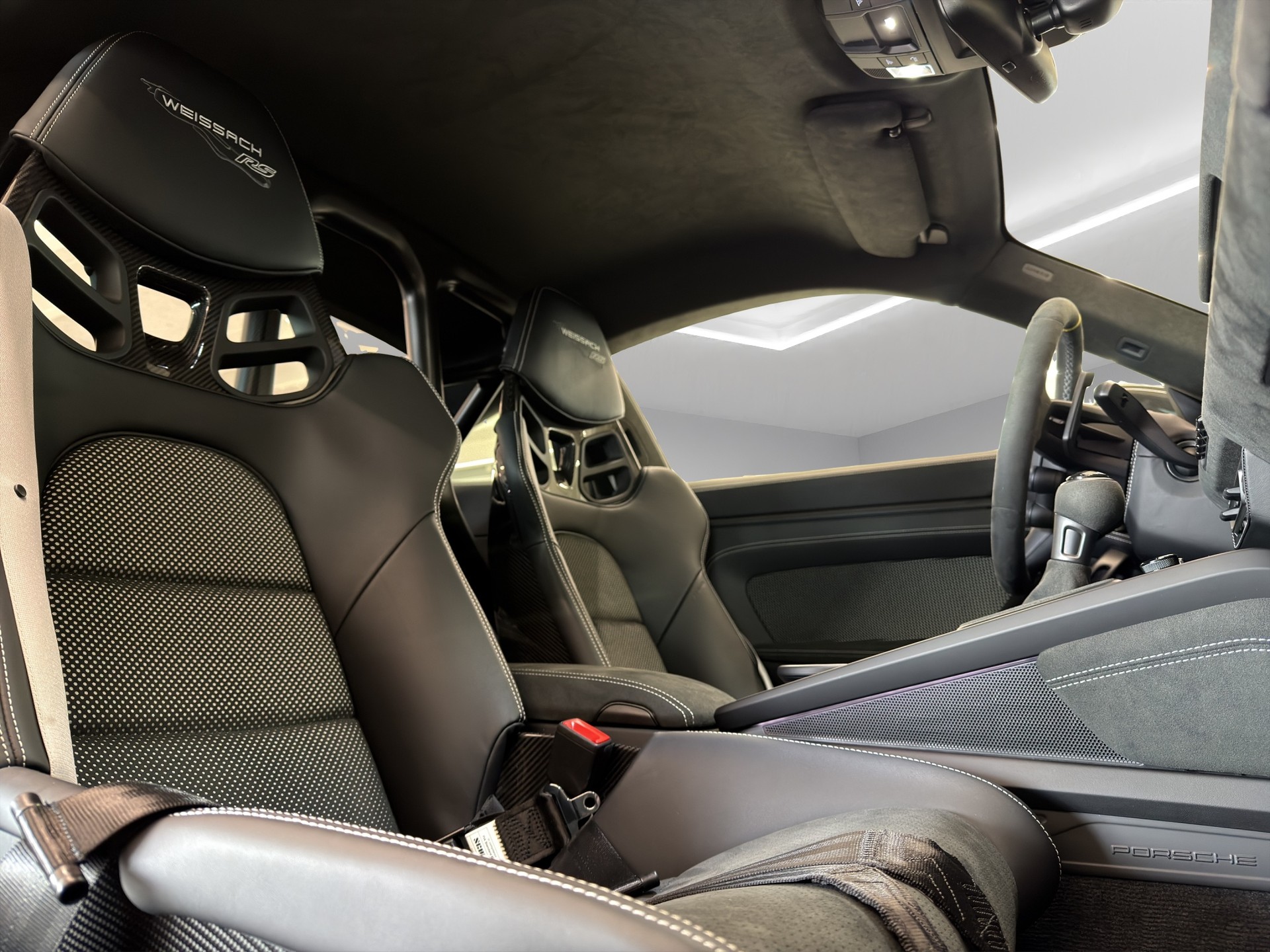 PORSCHE 911 GT3 RS Weissach-Paket-image-13