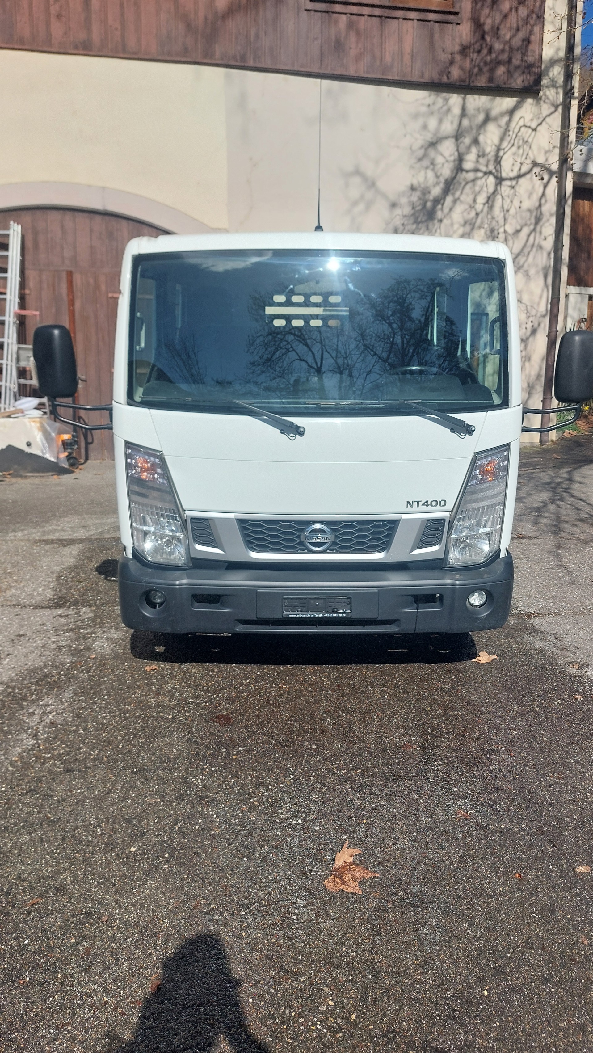 NISSAN NT400-image-1