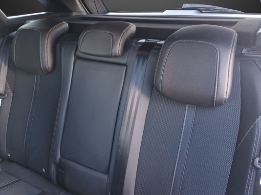 PEUGEOT 3008 300e Hybrid4 GT-image-9