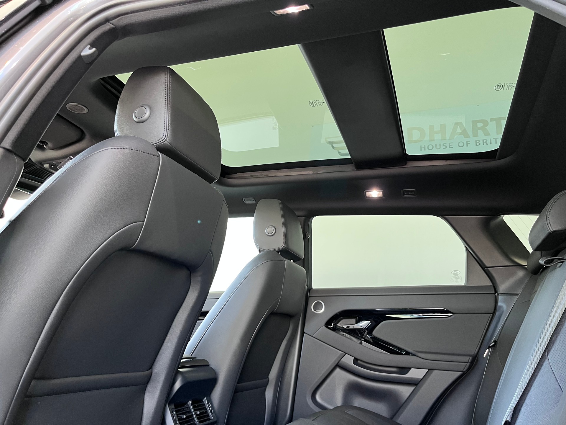 LAND ROVER Range Rover Evoque P 270e Dynamic SE AT9-image-6