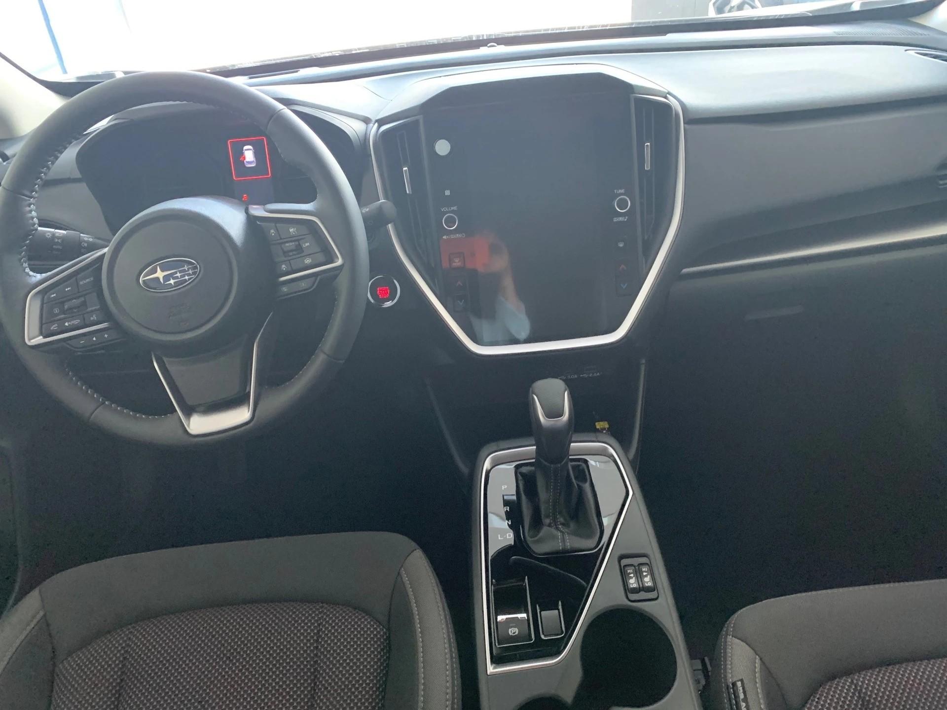 SUBARU Impreza 2.0i e-Boxer Swiss Plus-image-5