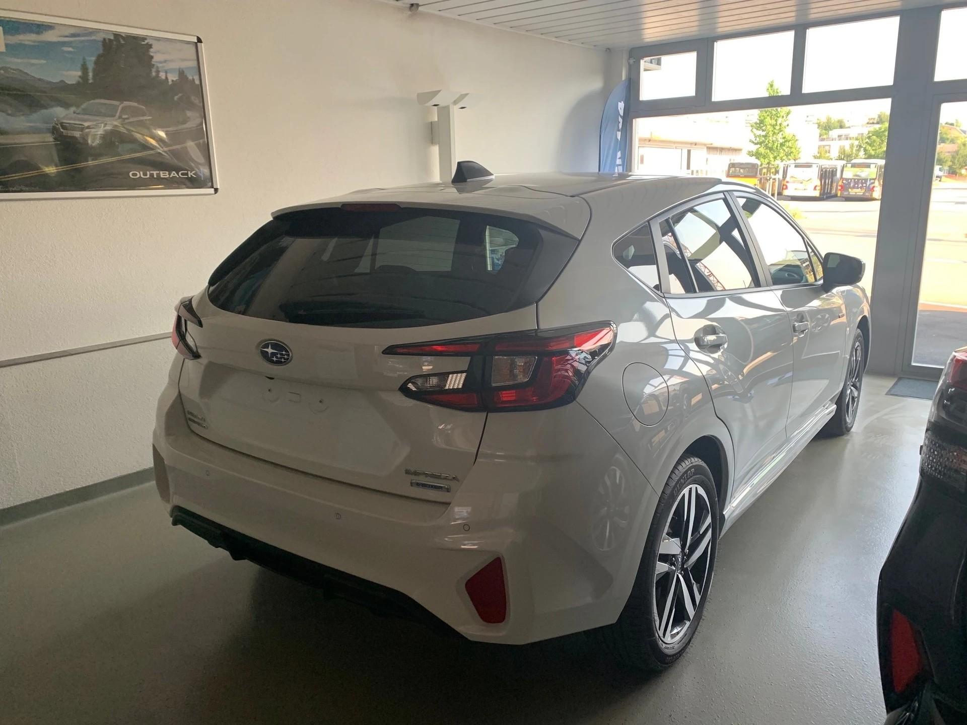 SUBARU Impreza 2.0i e-Boxer Swiss Plus-image-1