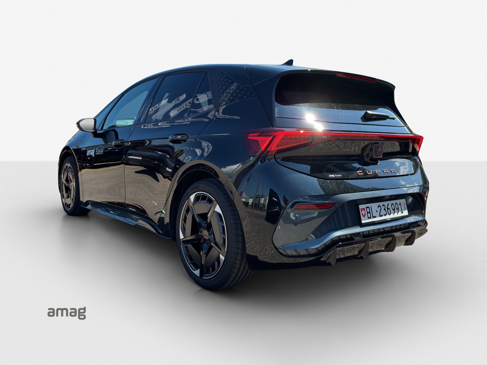 CUPRA Born 79 kWh e-Boost Adrenaline-image-2