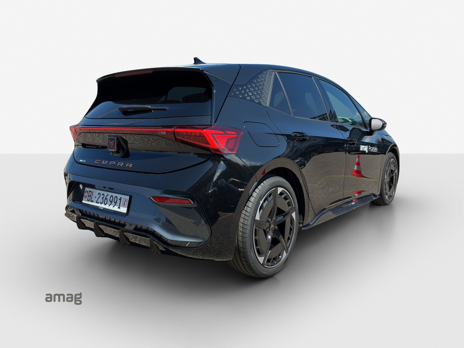 CUPRA Born 79 kWh e-Boost Adrenaline-image-4