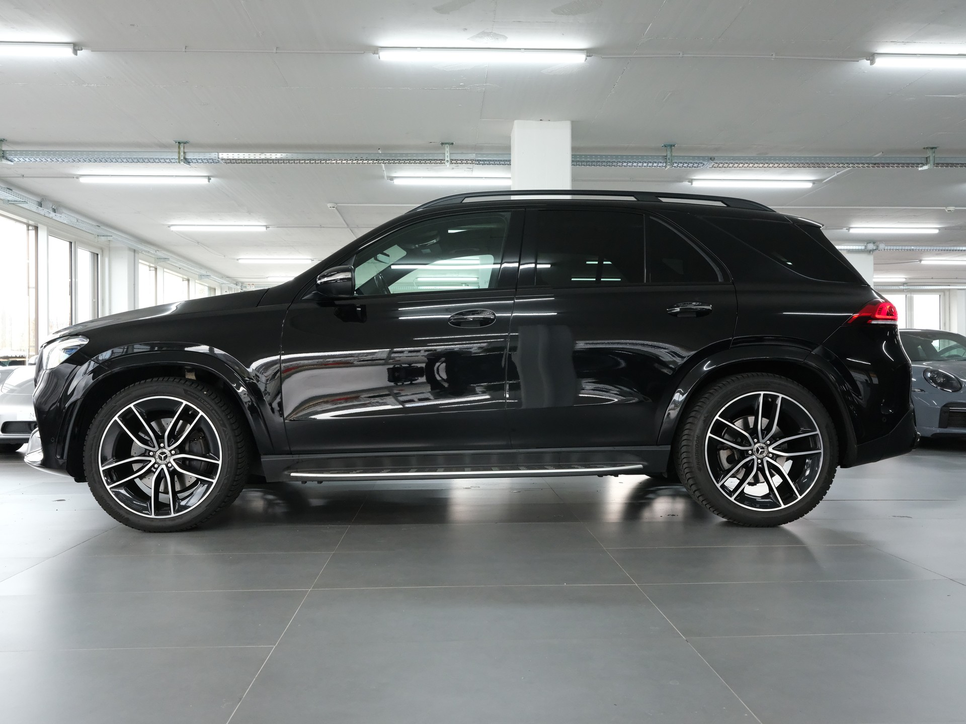 MERCEDES-BENZ GLE 350 d 4Matic AMG Line 9G-Tronic-image-4