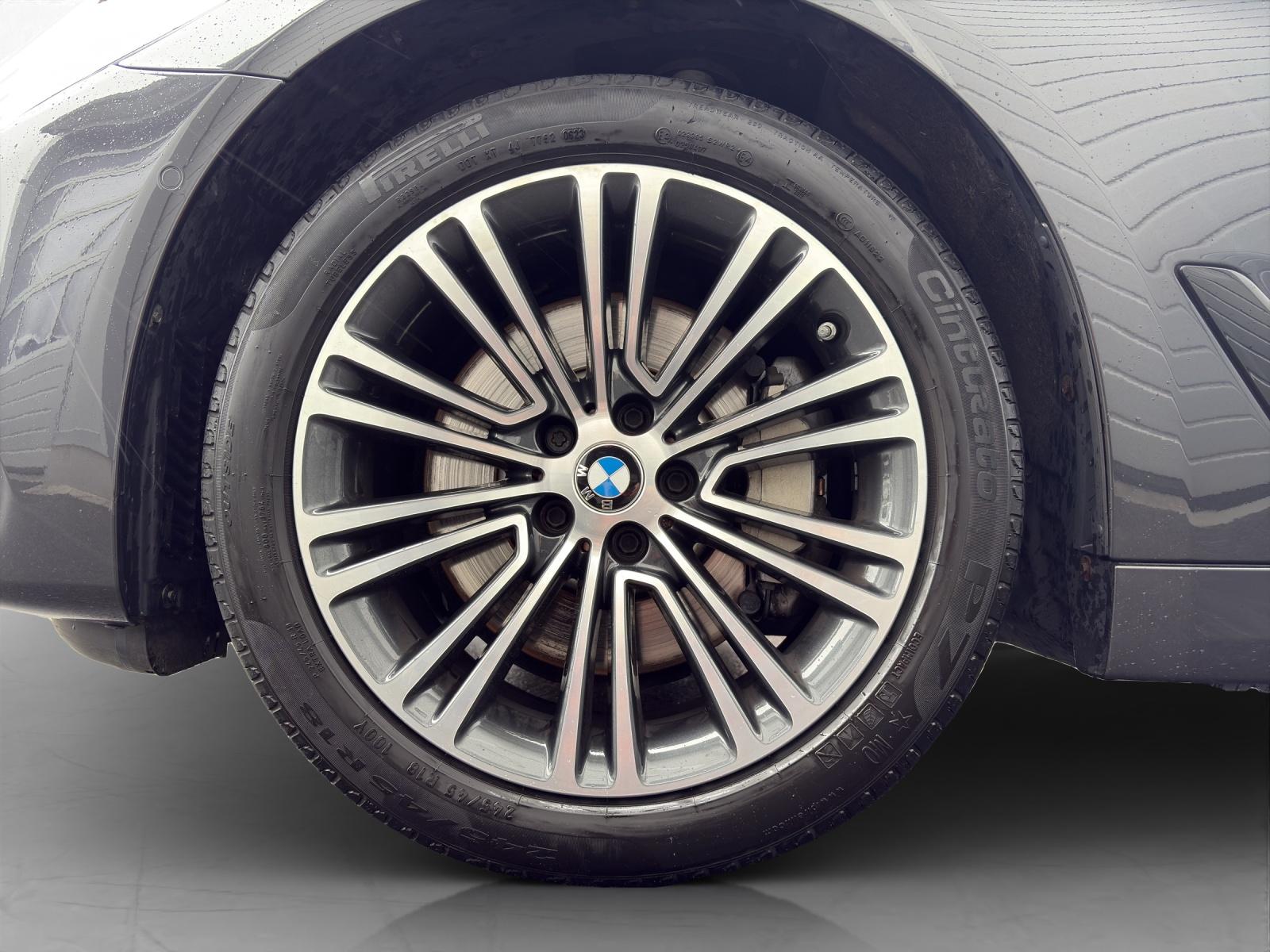 BMW 530d xDrive SAG Touring-image-8