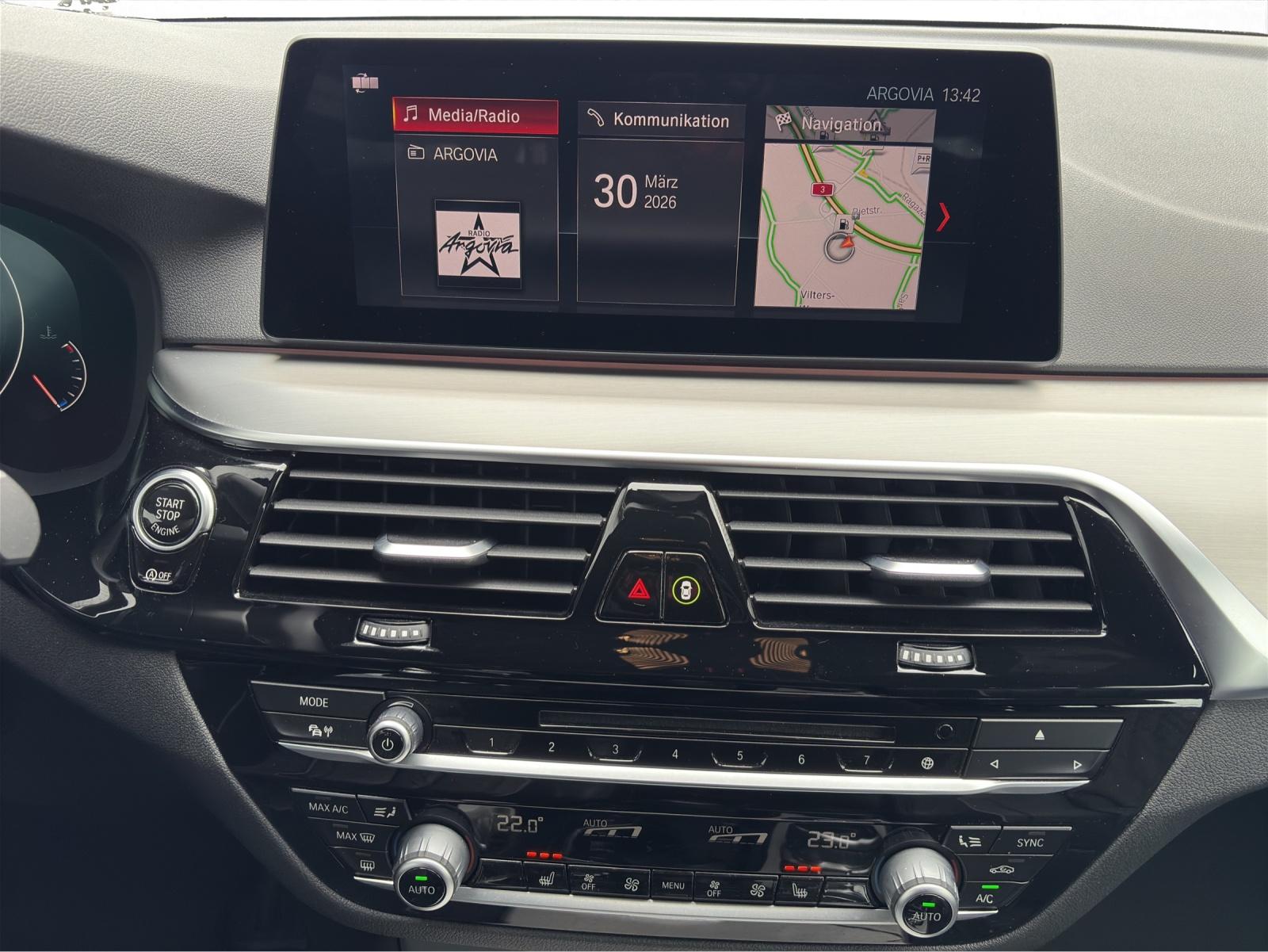 BMW 530d xDrive SAG Touring-image-11