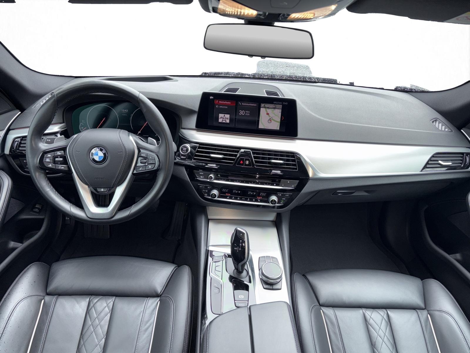 BMW 530d xDrive SAG Touring-image-12