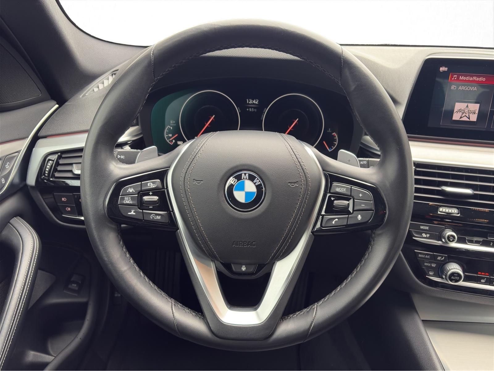 BMW 530d xDrive SAG Touring-image-10