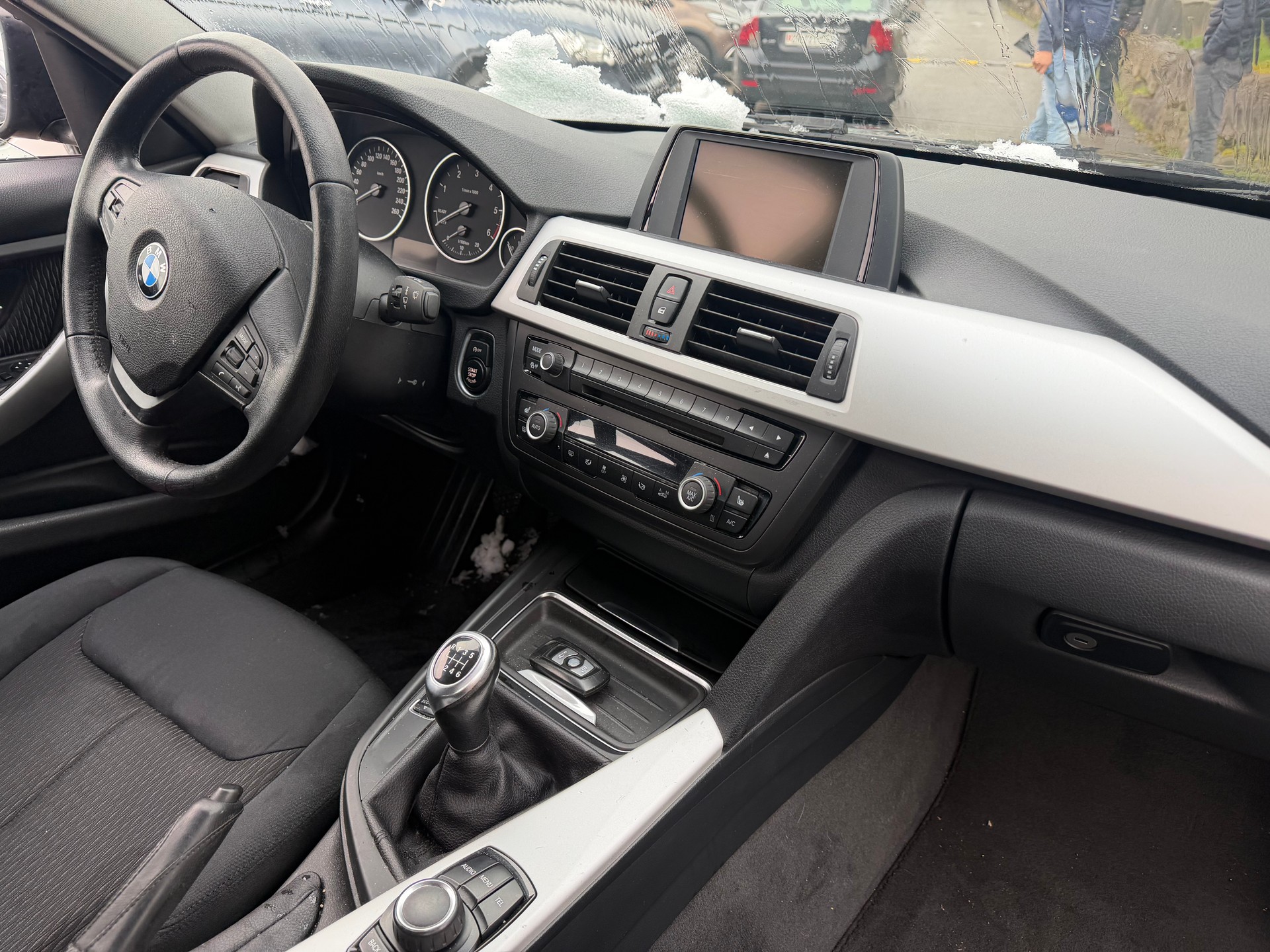 BMW 318d Touring Modern Line-image-5
