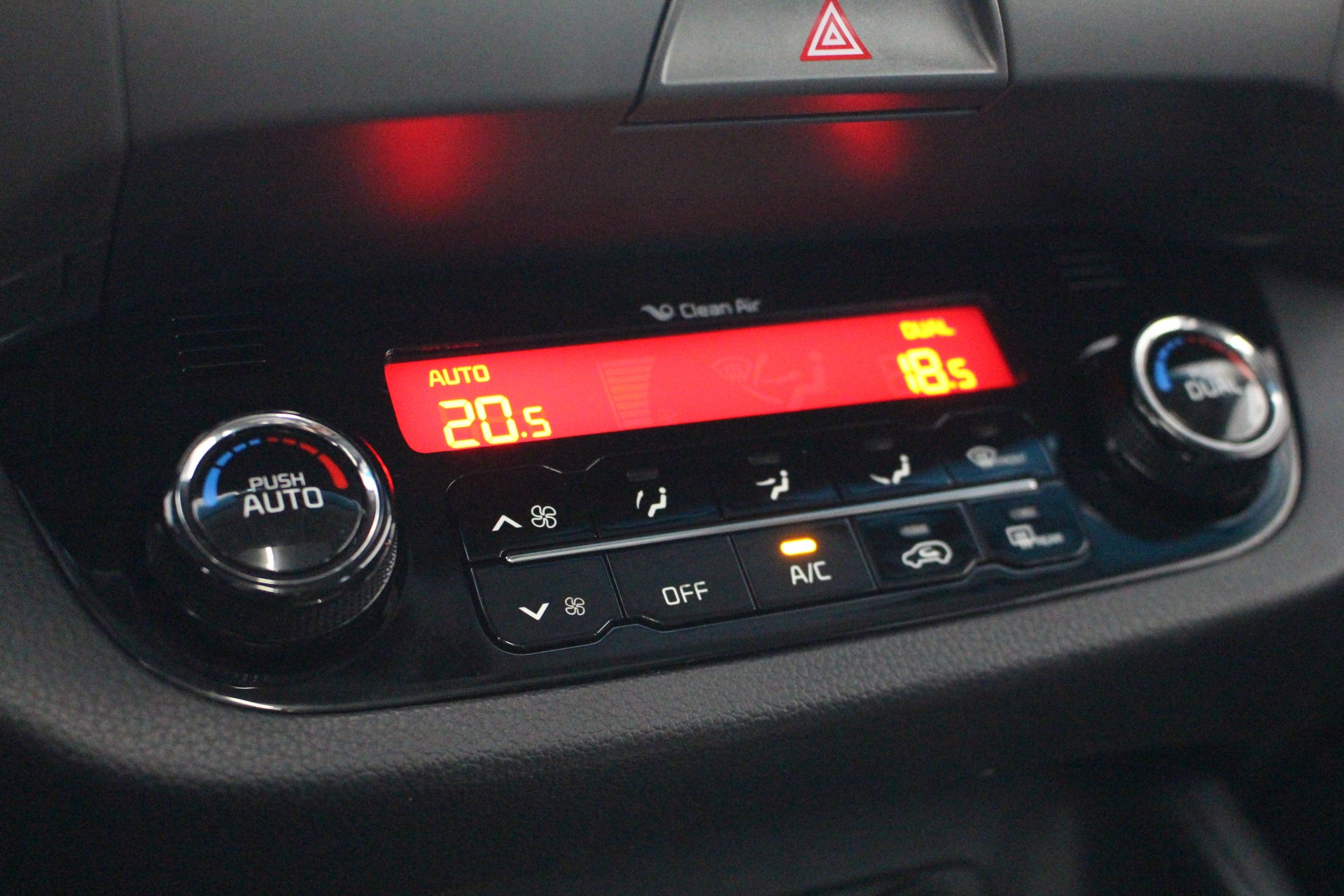 KIA Sportage 2.0 CRDi Trend-image-18