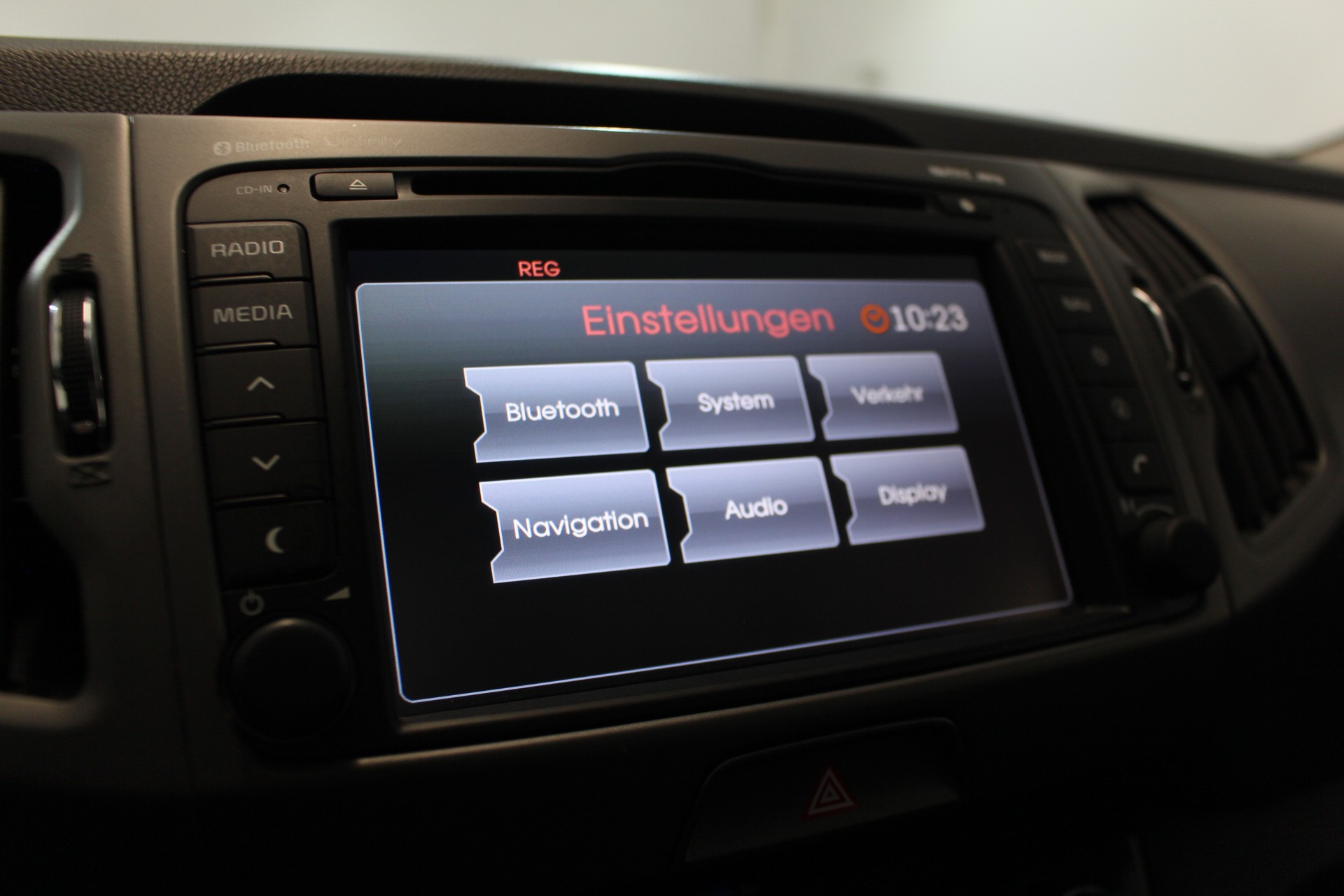 KIA Sportage 2.0 CRDi Trend-image-15