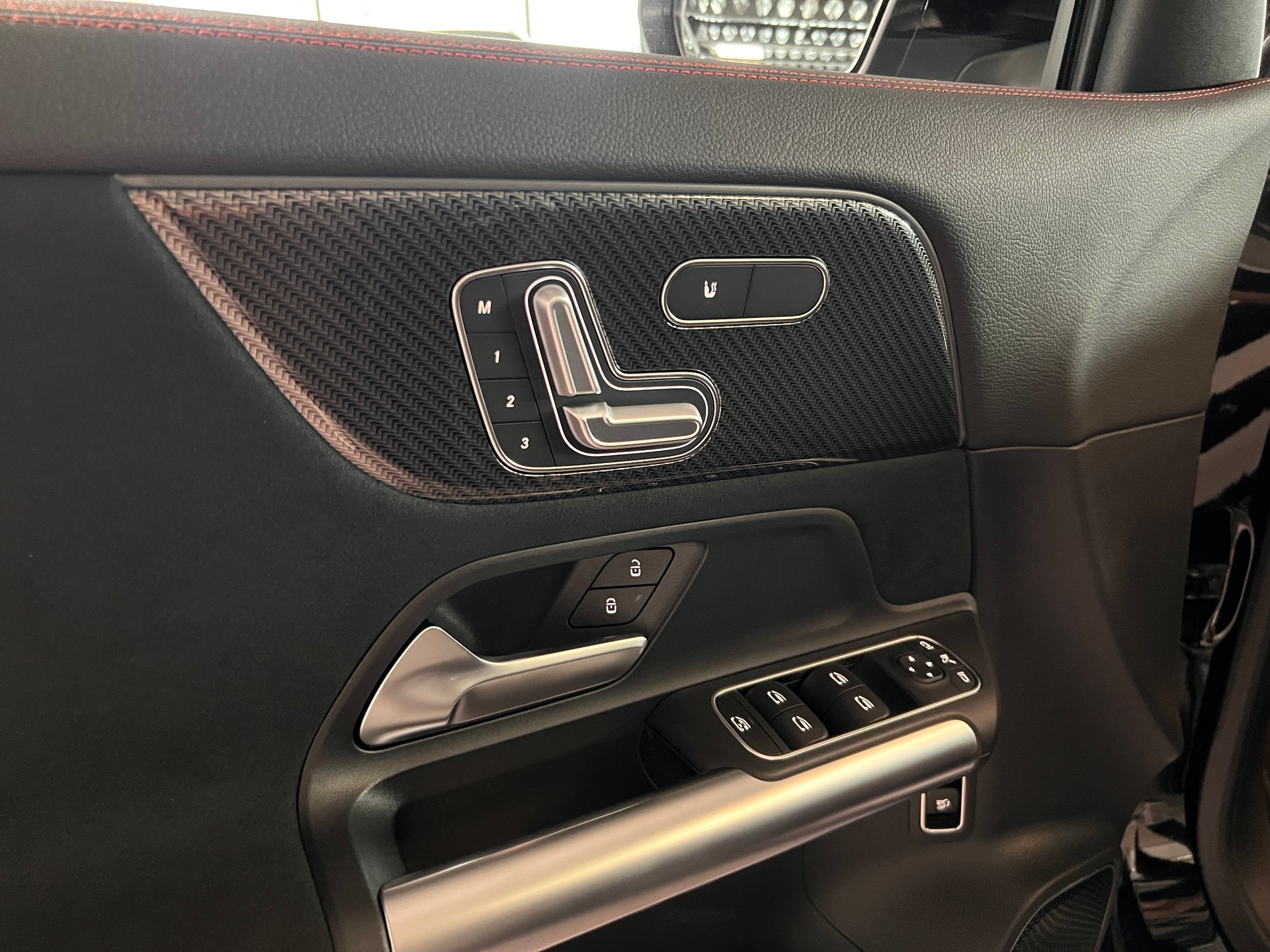 MERCEDES-BENZ GLA 250 4Matic 8G-DCT Swiss Star-image-13