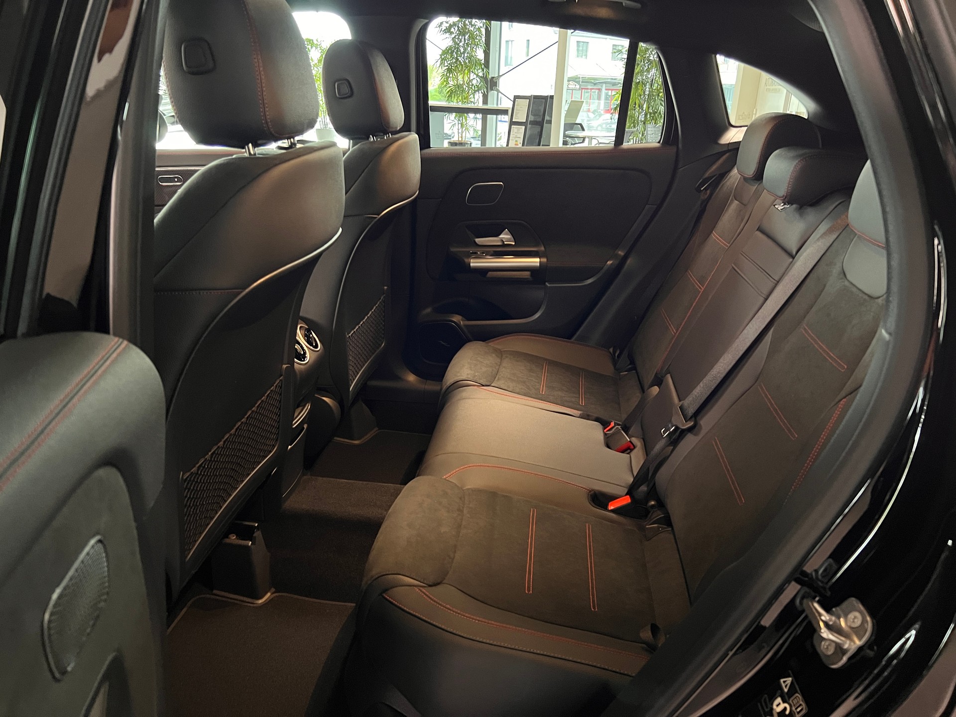 MERCEDES-BENZ GLA 250 4Matic 8G-DCT Swiss Star-image-8