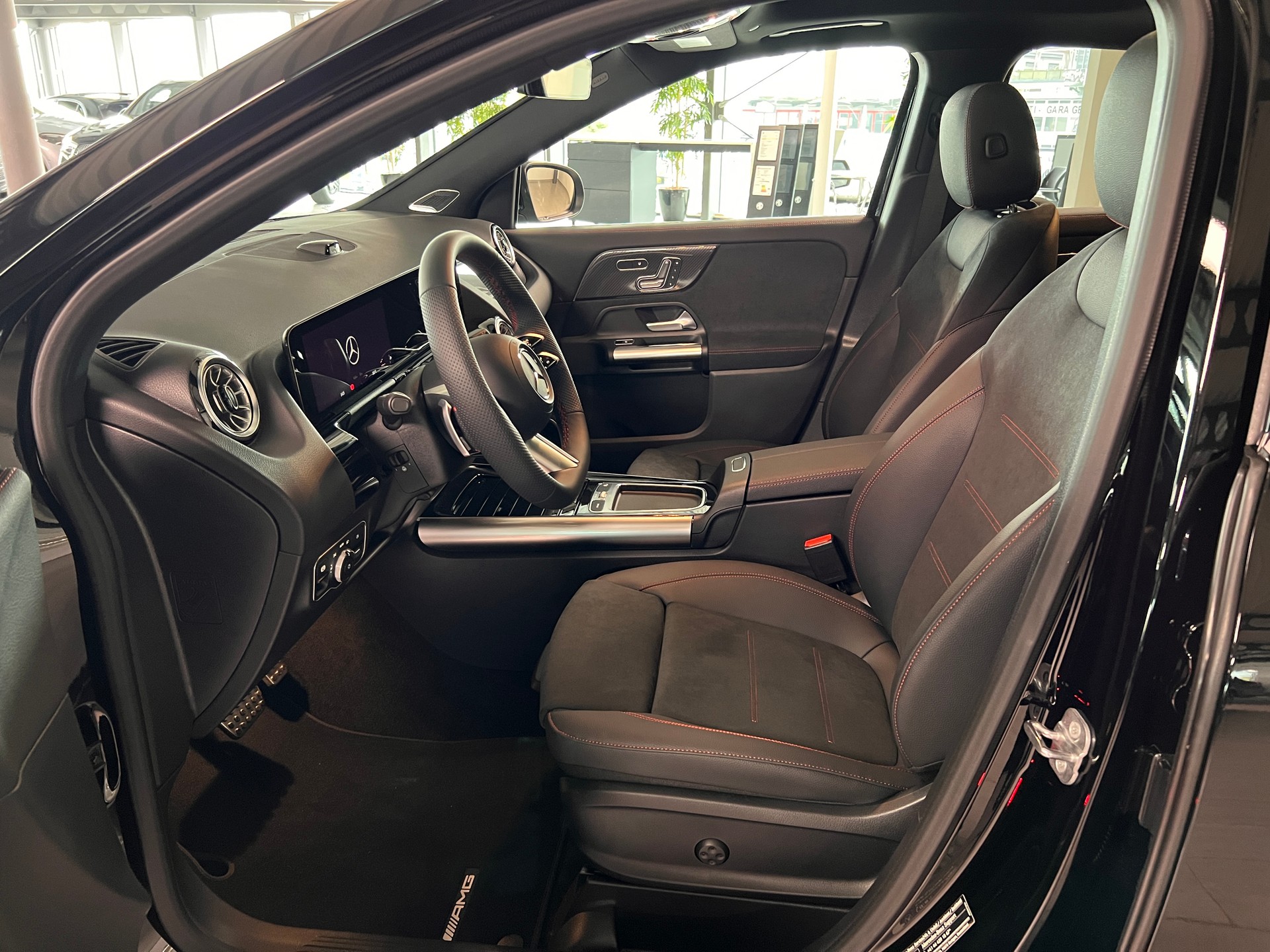 MERCEDES-BENZ GLA 250 4Matic 8G-DCT Swiss Star-image-9