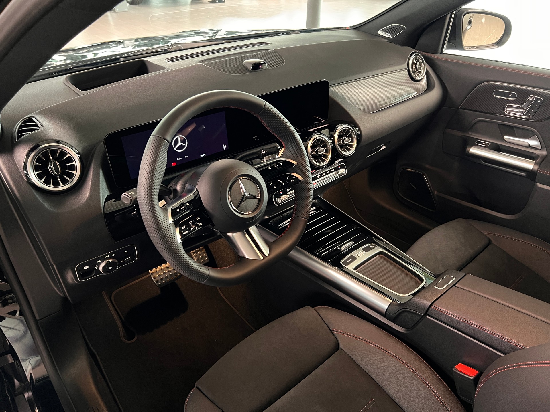 MERCEDES-BENZ GLA 250 4Matic 8G-DCT Swiss Star-image-10