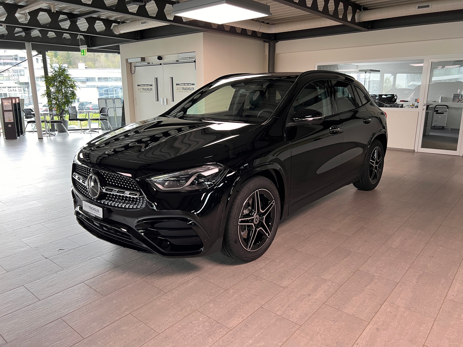 MERCEDES-BENZ GLA 250 4Matic 8G-DCT Swiss Star-image-3