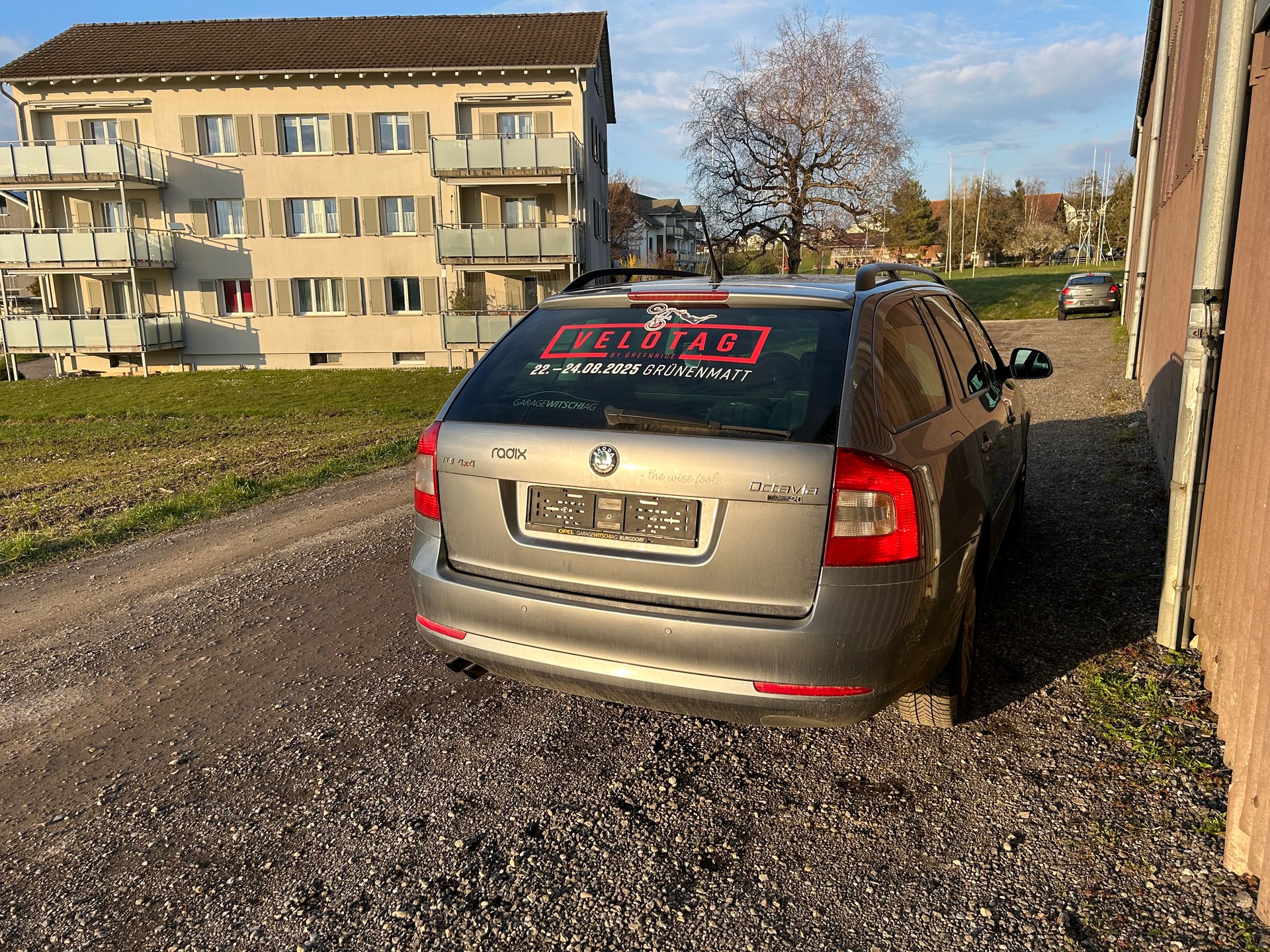 SKODA Octavia Combi 1.6 TDI Twenty20 4x4-image-5