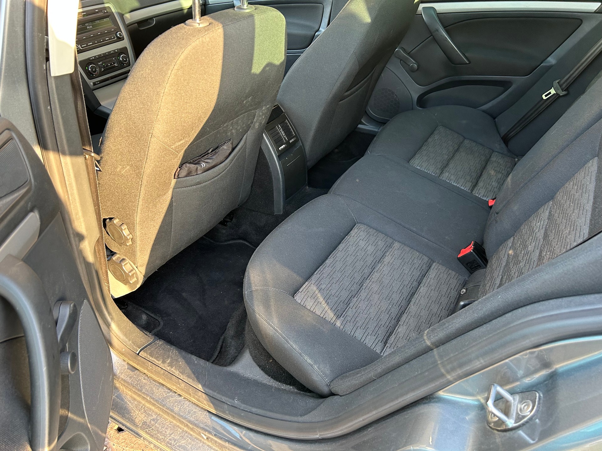 SKODA Octavia Combi 1.6 TDI Twenty20 4x4-image-12