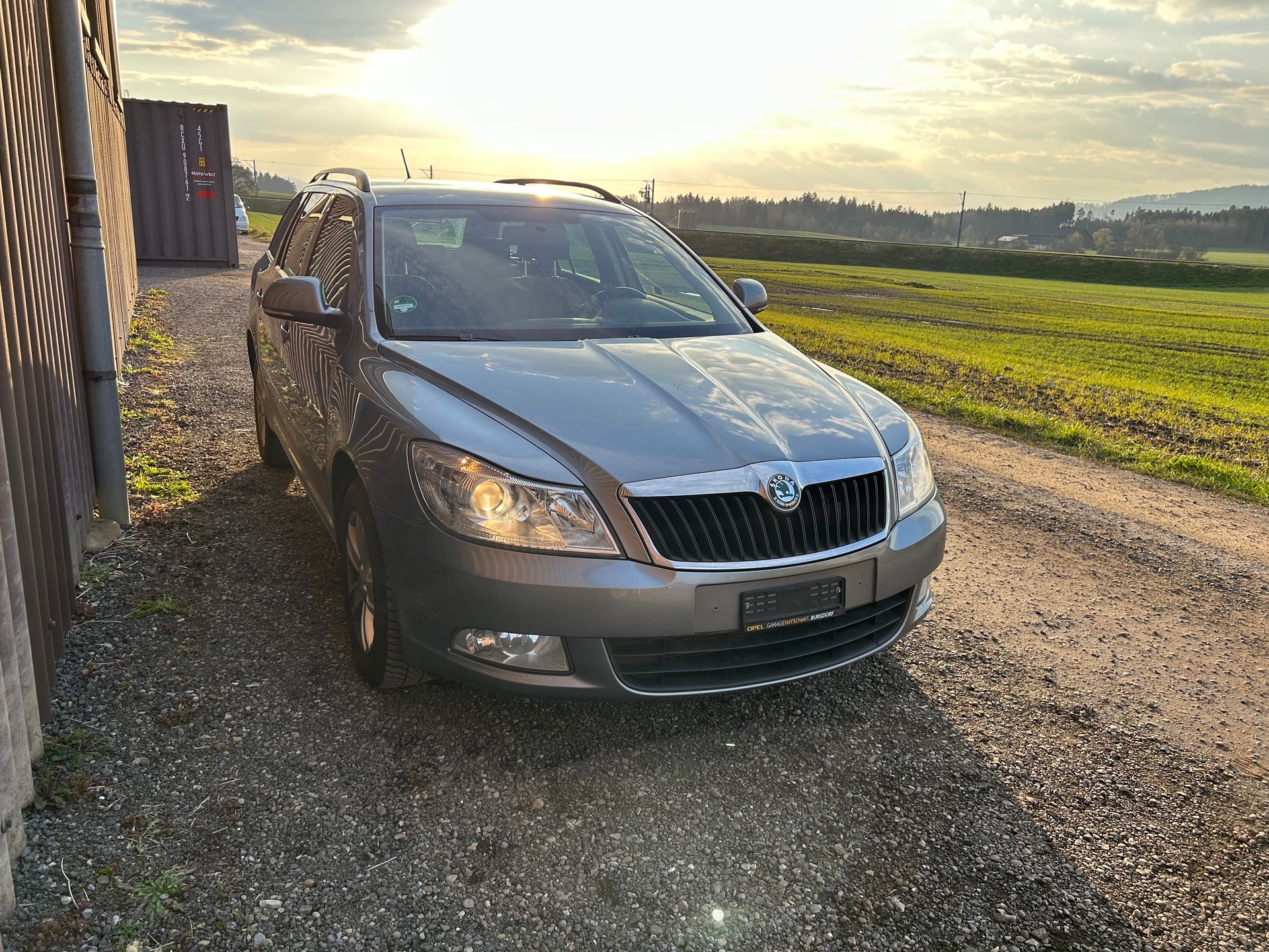 SKODA Octavia Combi 1.6 TDI Twenty20 4x4-image-3