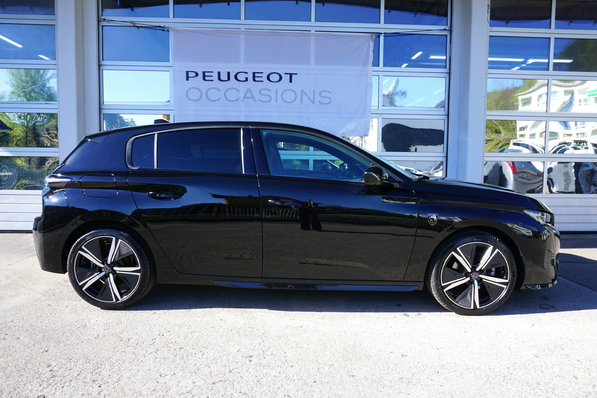 PEUGEOT 308 1.2 Hybrid GT-showroom-element-1