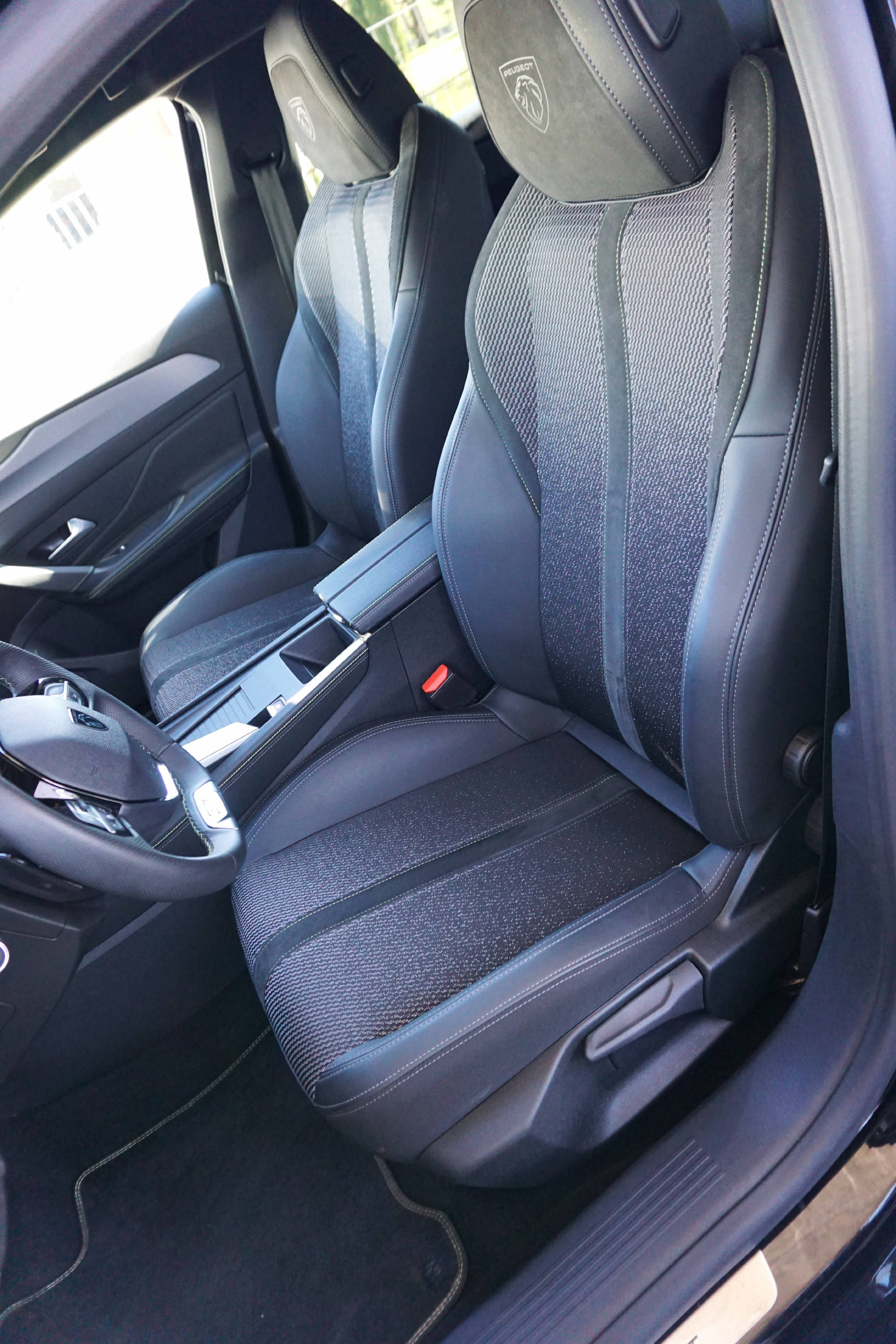 PEUGEOT 308 1.2 Hybrid GT-image-6