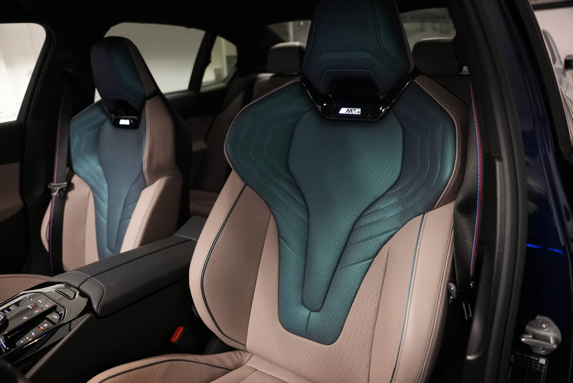 BMW M5 xDrive Mauritiusblau-image-9