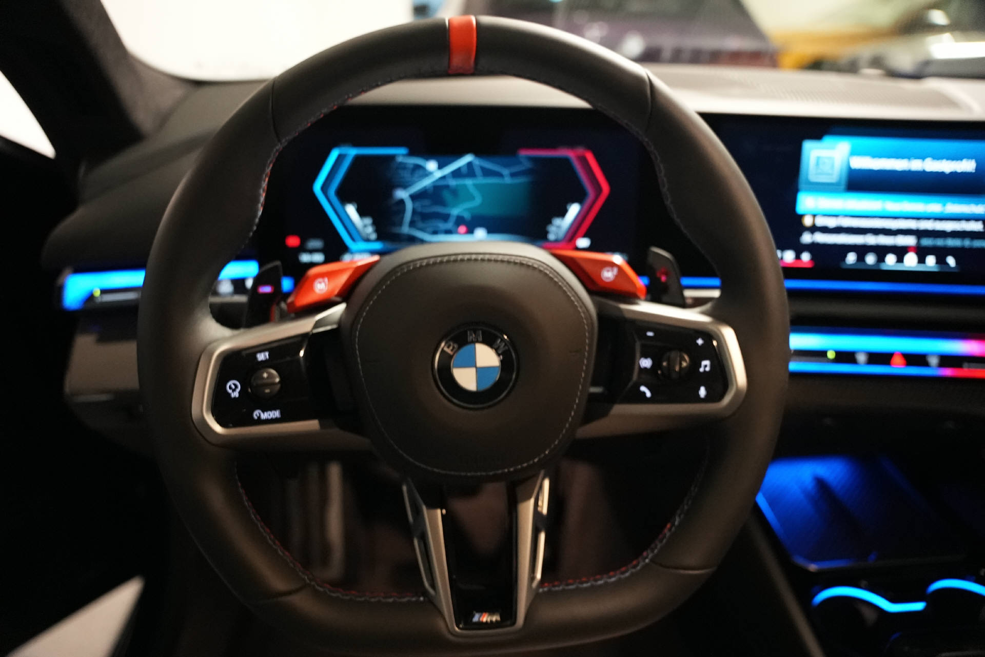BMW M5 xDrive Mauritiusblau-image-12