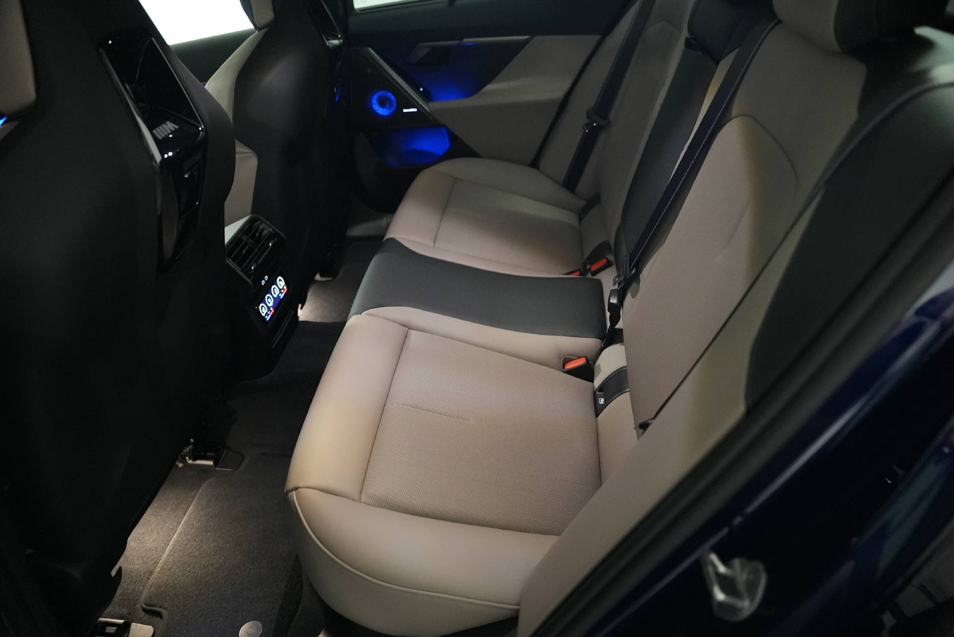 BMW M5 xDrive Mauritiusblau-image-10