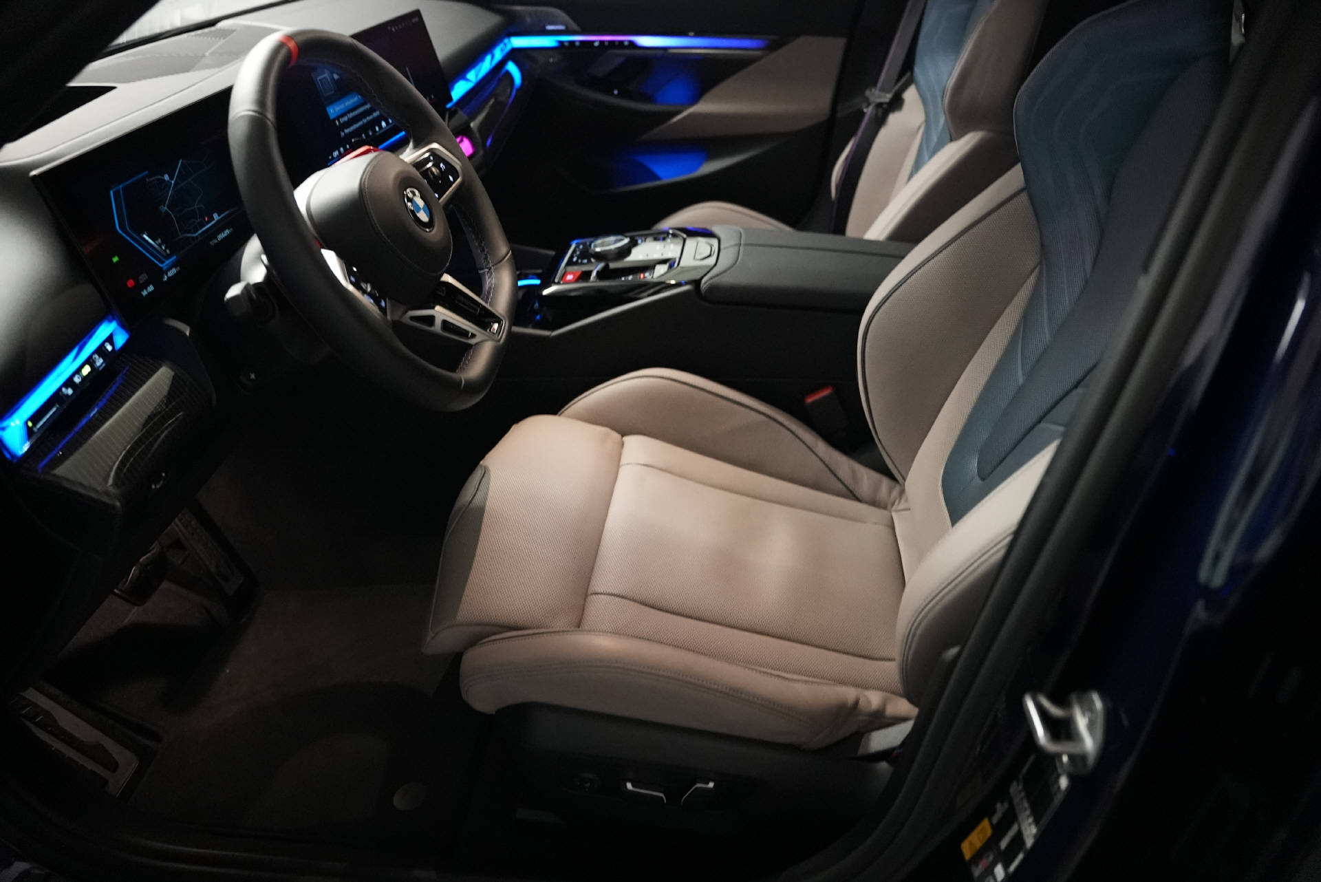 BMW M5 xDrive Mauritiusblau-image-7