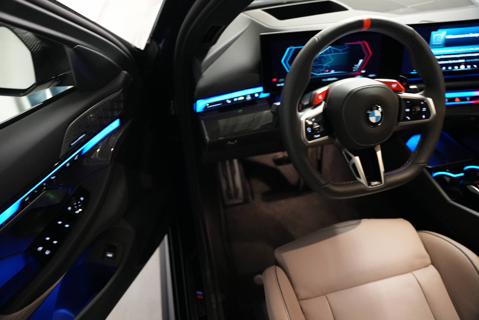 BMW M5 xDrive Mauritiusblau-image-8