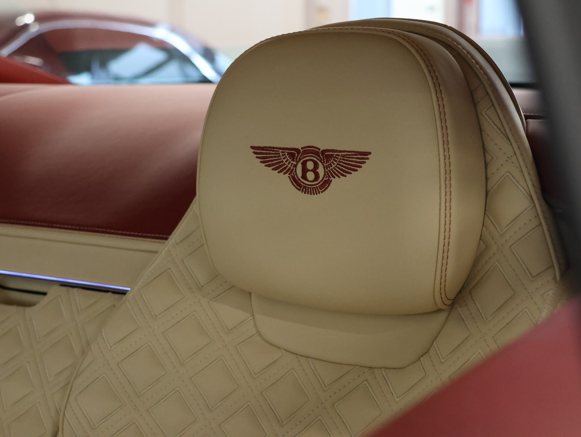BENTLEY Continental GT 6.0 W12 *Rotating Display* *360 Kamera* *Diamond Packet*-image-36