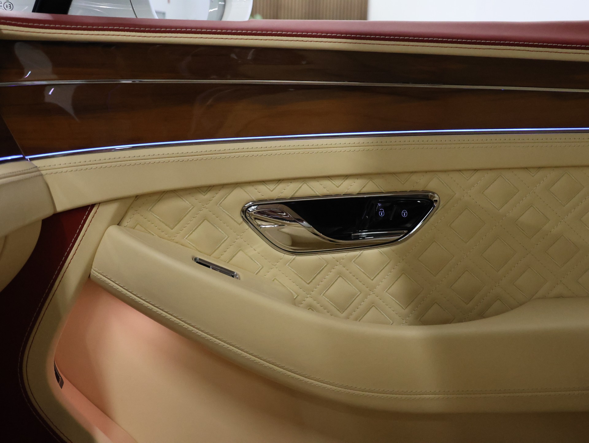 BENTLEY Continental GT 6.0 W12 *Rotating Display* *360 Kamera* *Diamond Packet*-image-32