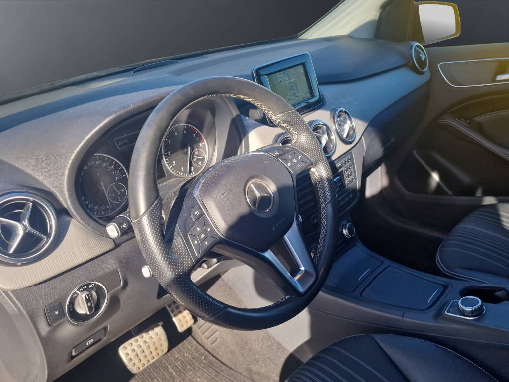 MERCEDES-BENZ B 200-image-8