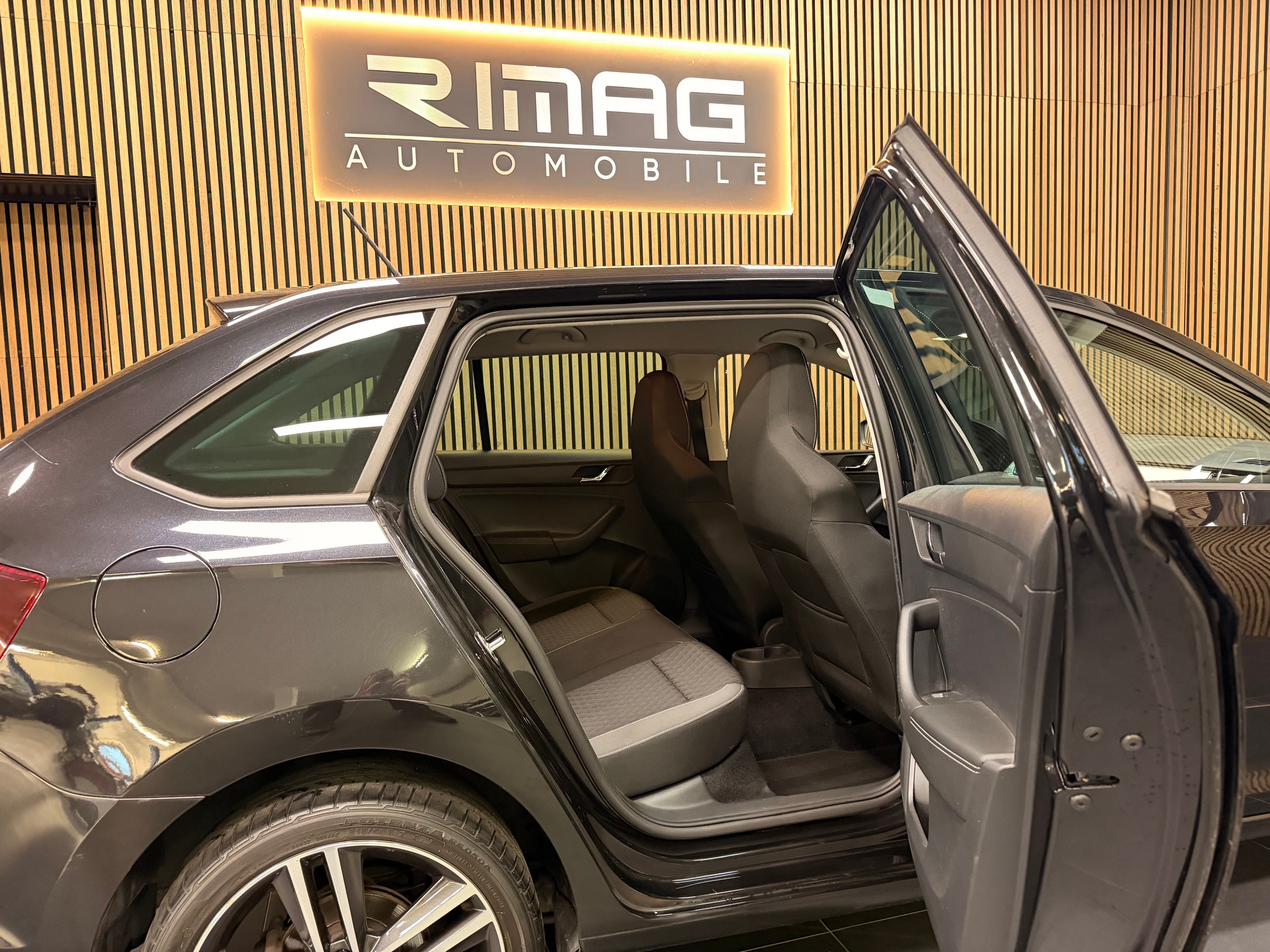 SKODA Rapid Spaceback 1.4 TSI Style DSG | CH-Fzg. | CarVertical | 8-Fach Bereift-image-16