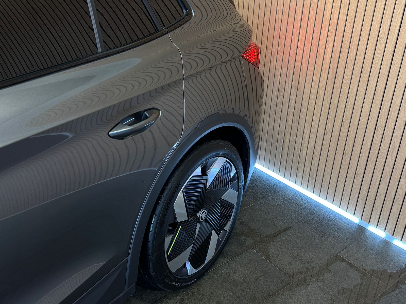 SKODA Elroq RS-MAXX 4x4 84kWh *4Jahre Werksgarantie*-image-7