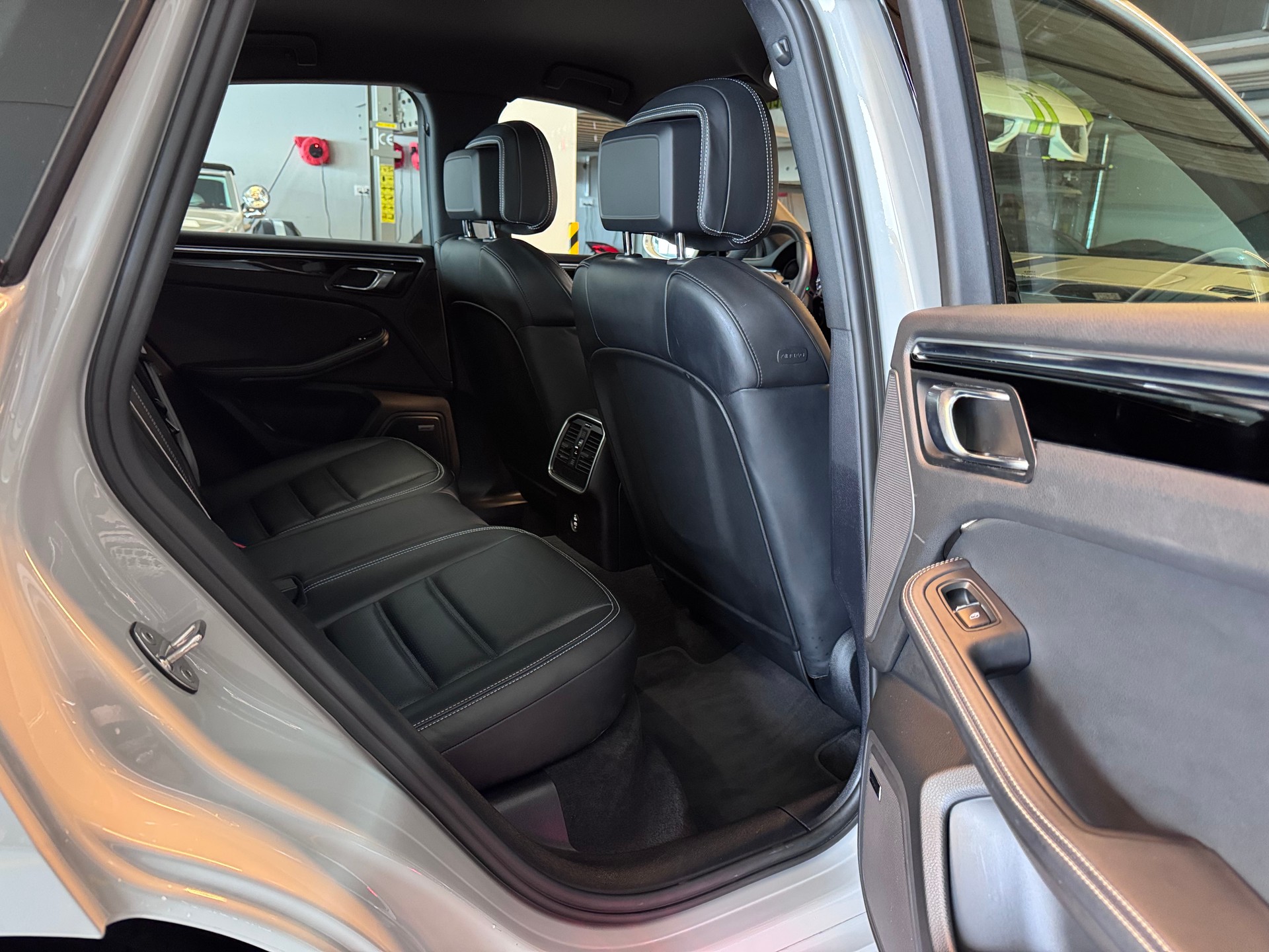PORSCHE Macan S PDK-image-10