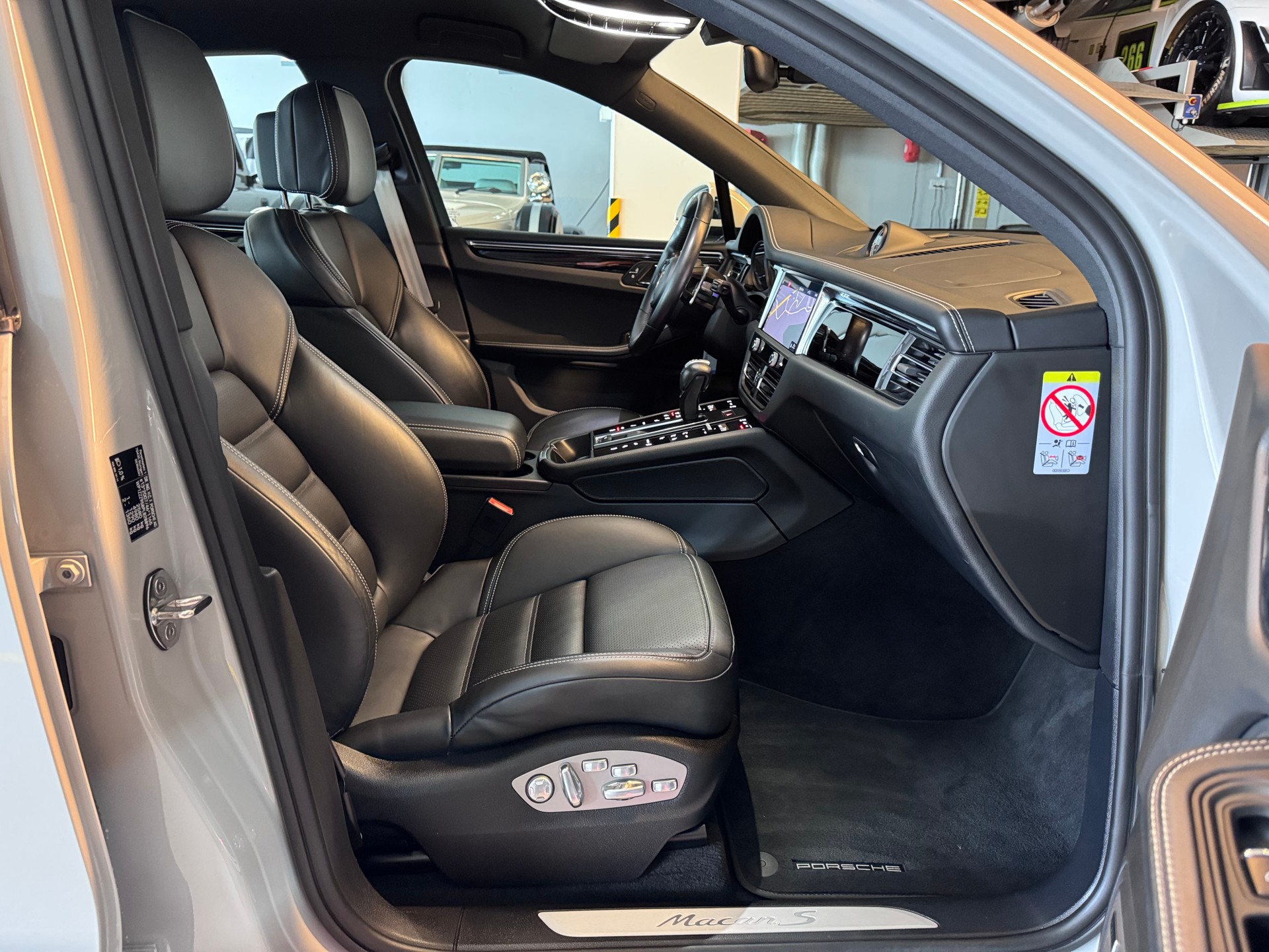 PORSCHE Macan S PDK-image-8