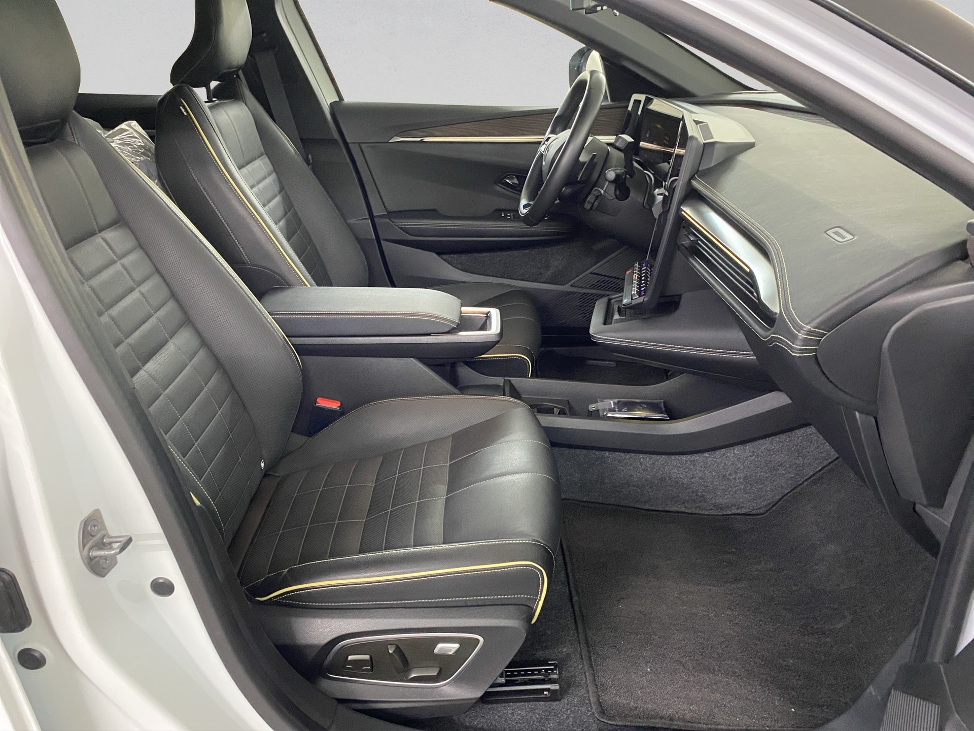 RENAULT Mégane E-TECH EV60 Iconic-image-19
