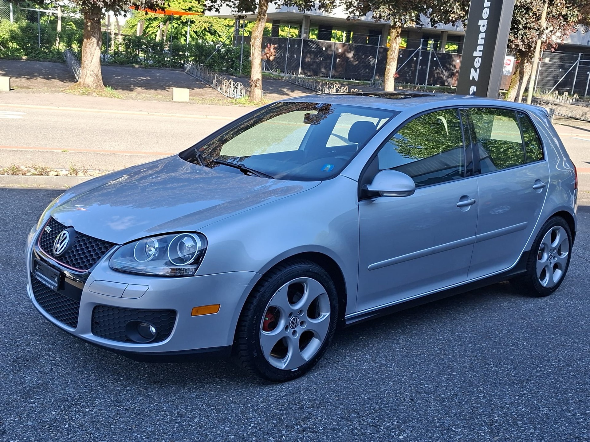 VW Golf 2.0 TFSI GTI-showroom-element-1