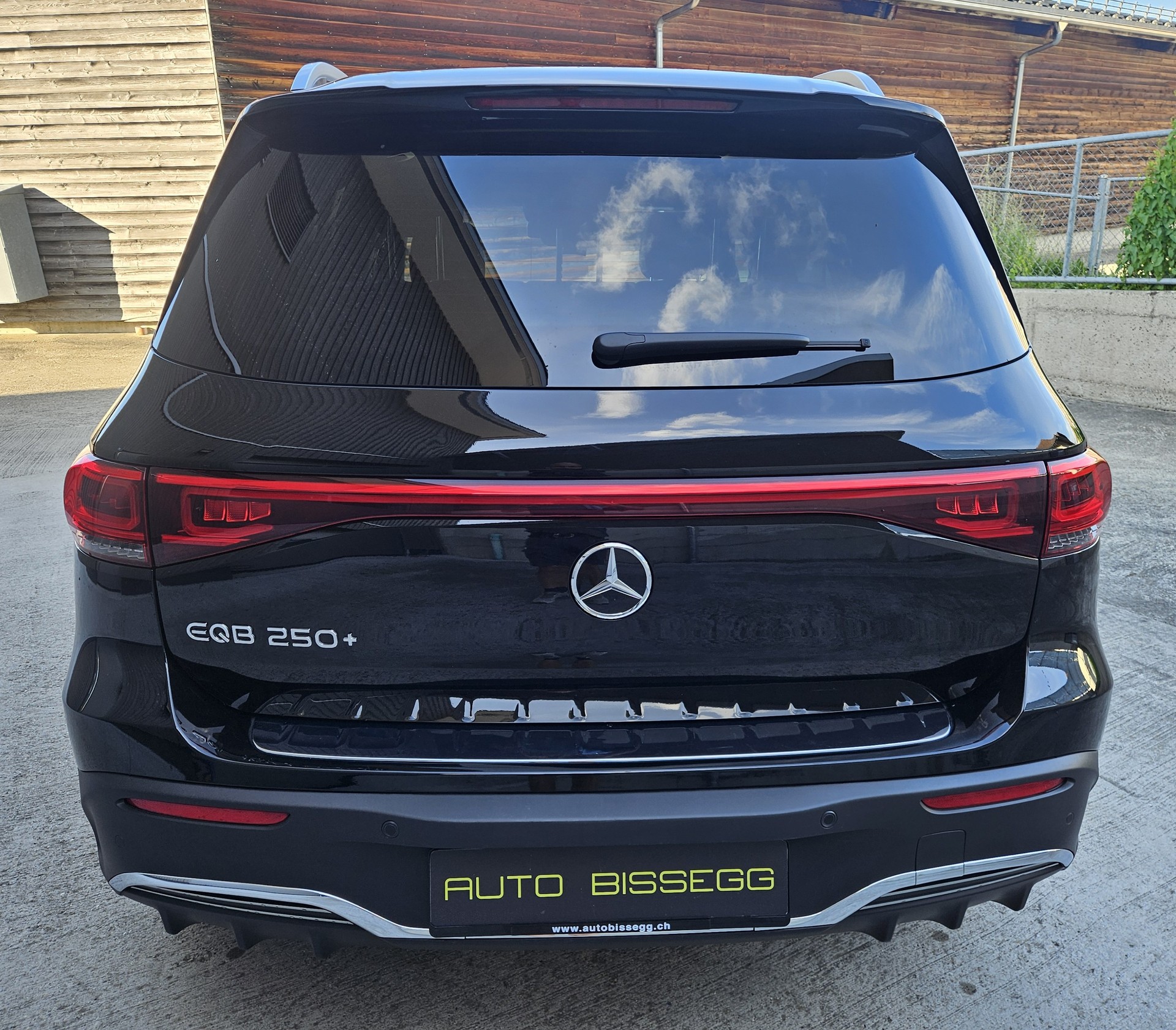 MERCEDES-BENZ EQB 250+ AMG-Line (70,5 kWh) mit 7-Sitzplätzen-image-5