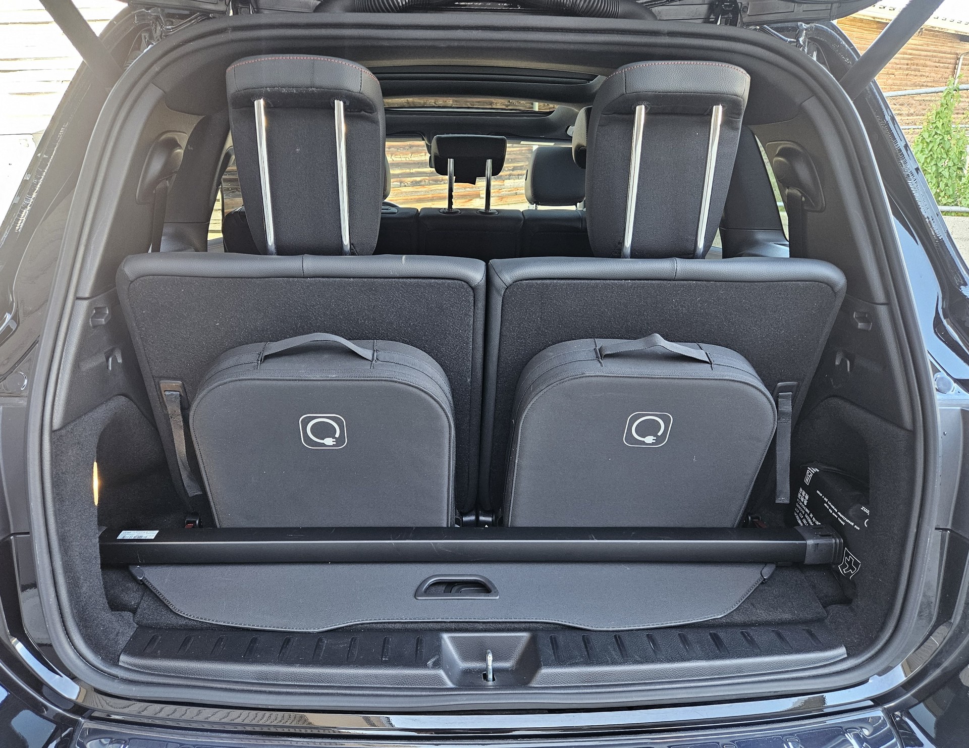 MERCEDES-BENZ EQB 250+ AMG-Line (70,5 kWh) mit 7-Sitzplätzen-image-25