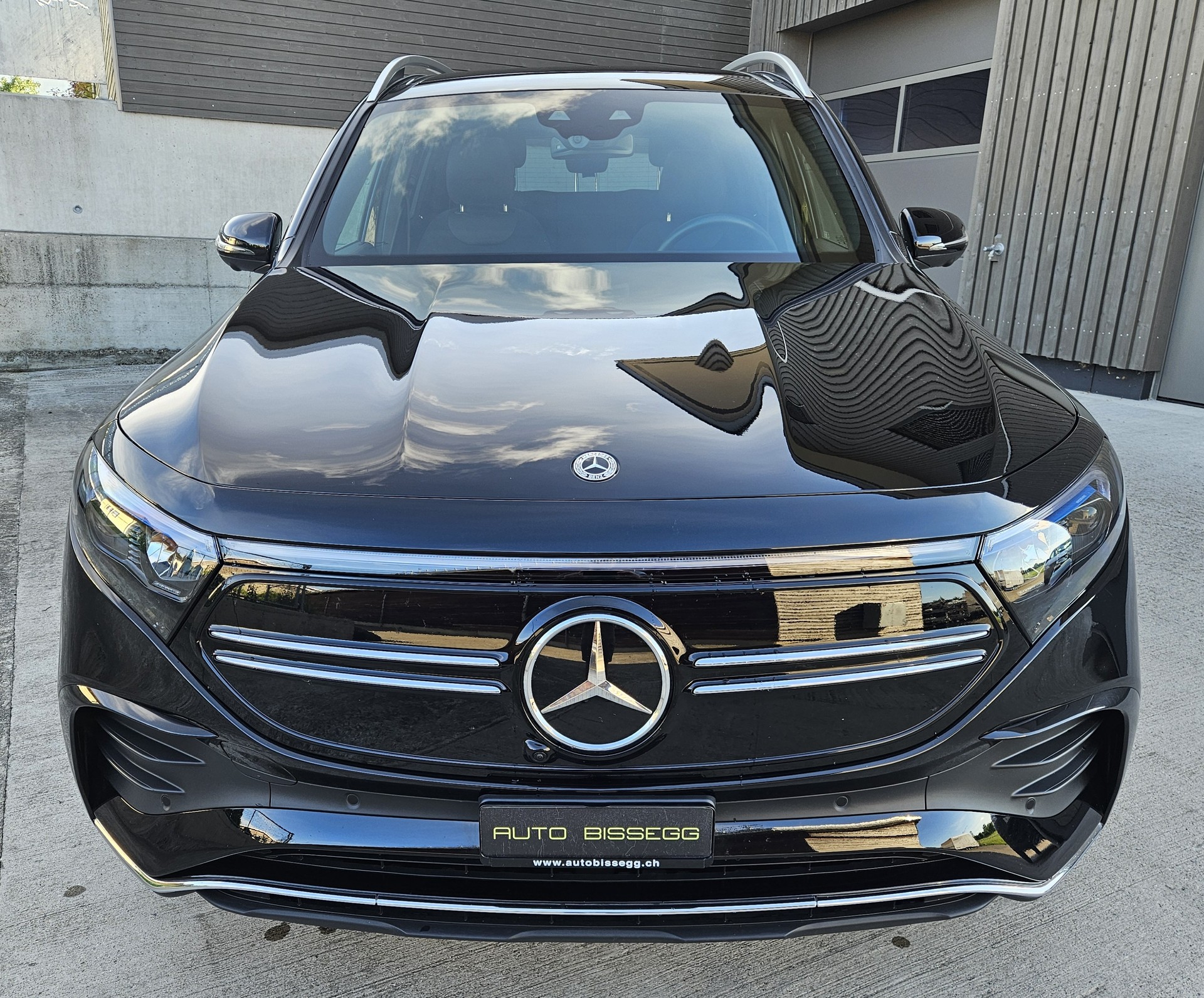 MERCEDES-BENZ EQB 250+ AMG-Line (70,5 kWh) mit 7-Sitzplätzen-showroom-element-1