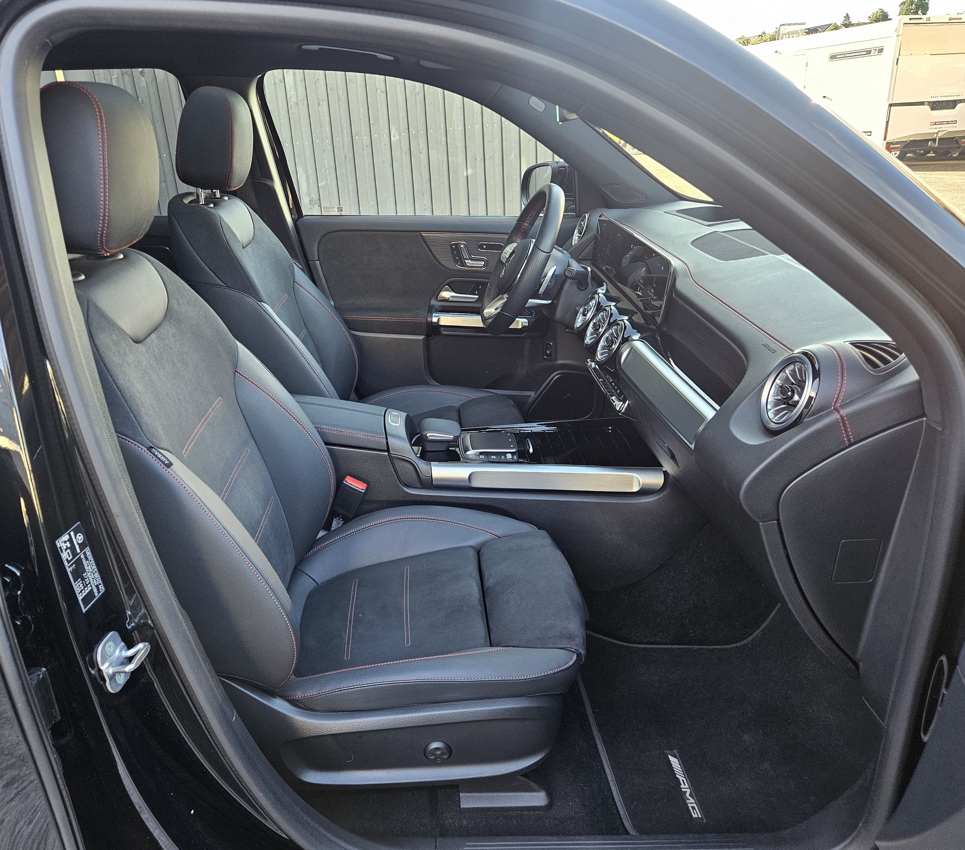MERCEDES-BENZ EQB 250+ AMG-Line (70,5 kWh) mit 7-Sitzplätzen-image-12